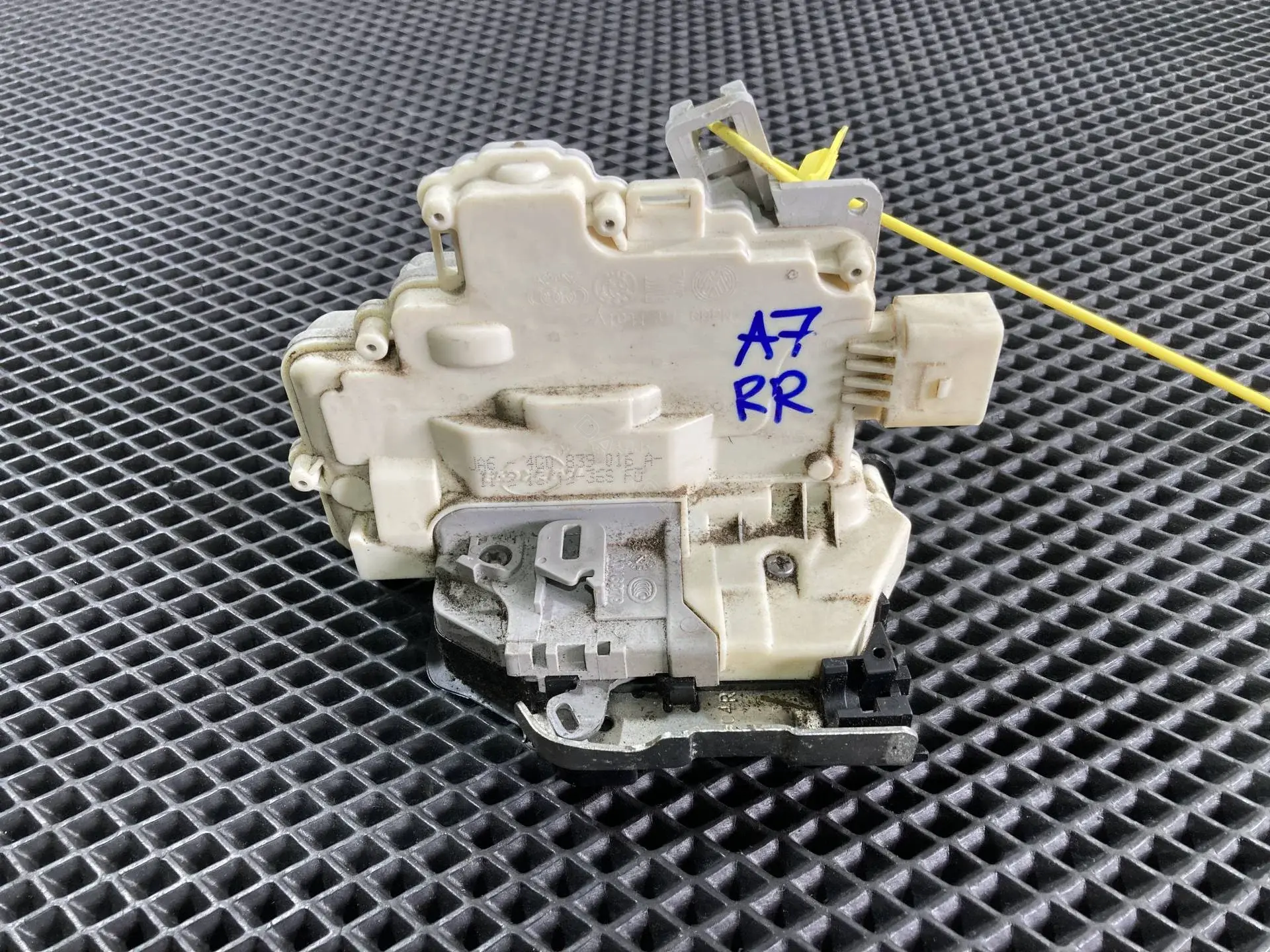 Замок двери 4G0839016A