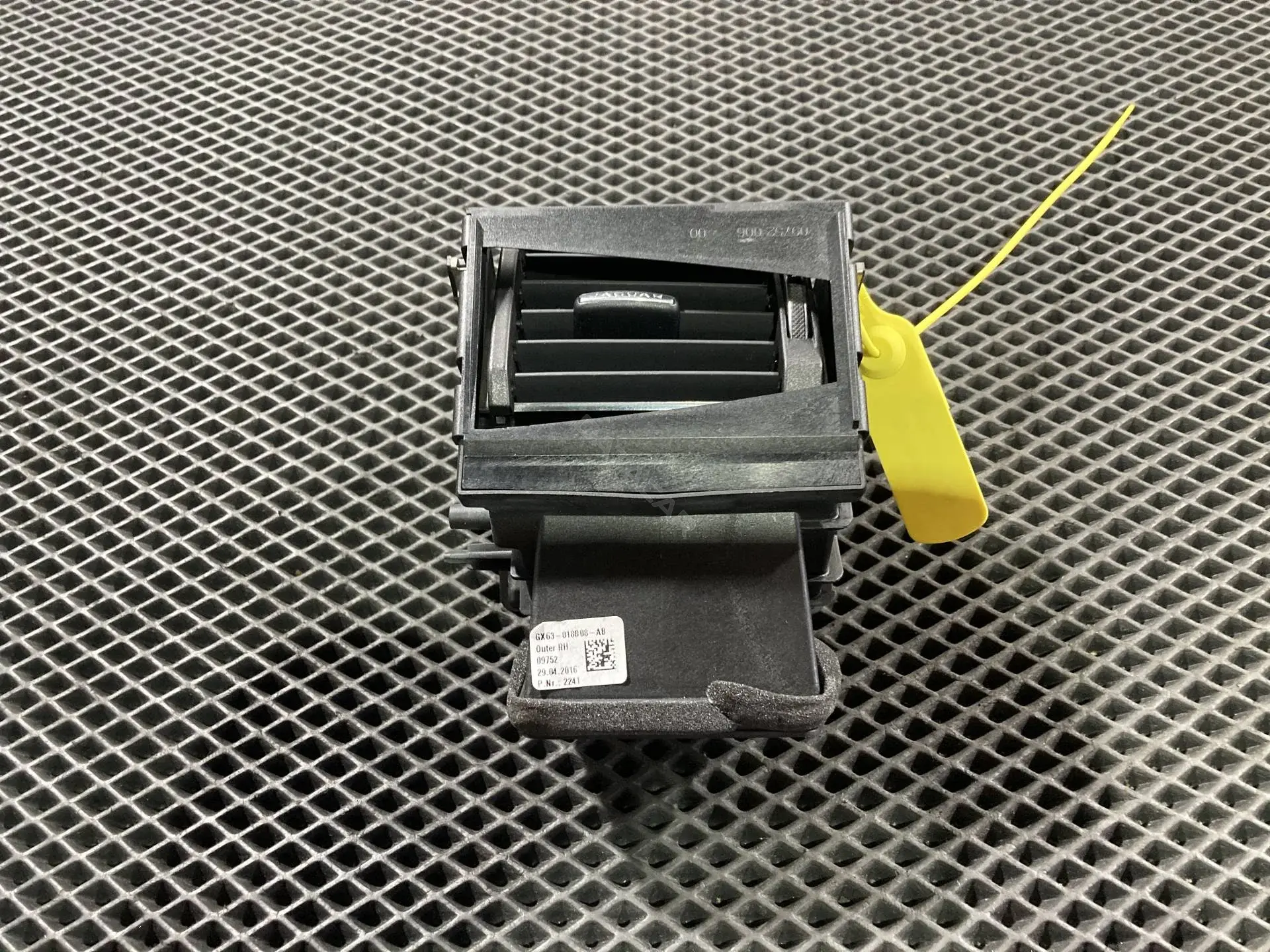 Дефлектор обдува салона GX63018B08A, GX63018B08AB, T2H23874