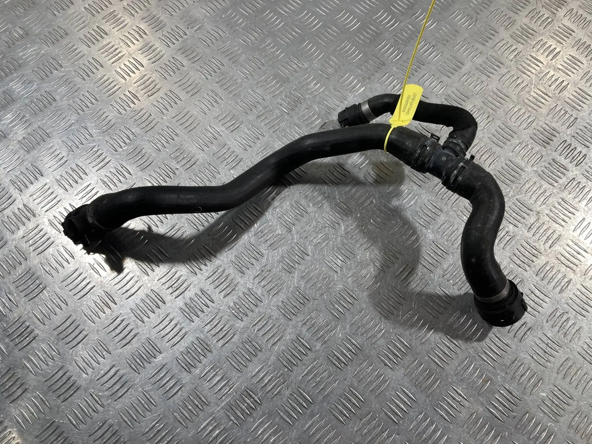 Патрубки системы охлаждения 8K0121049AJ