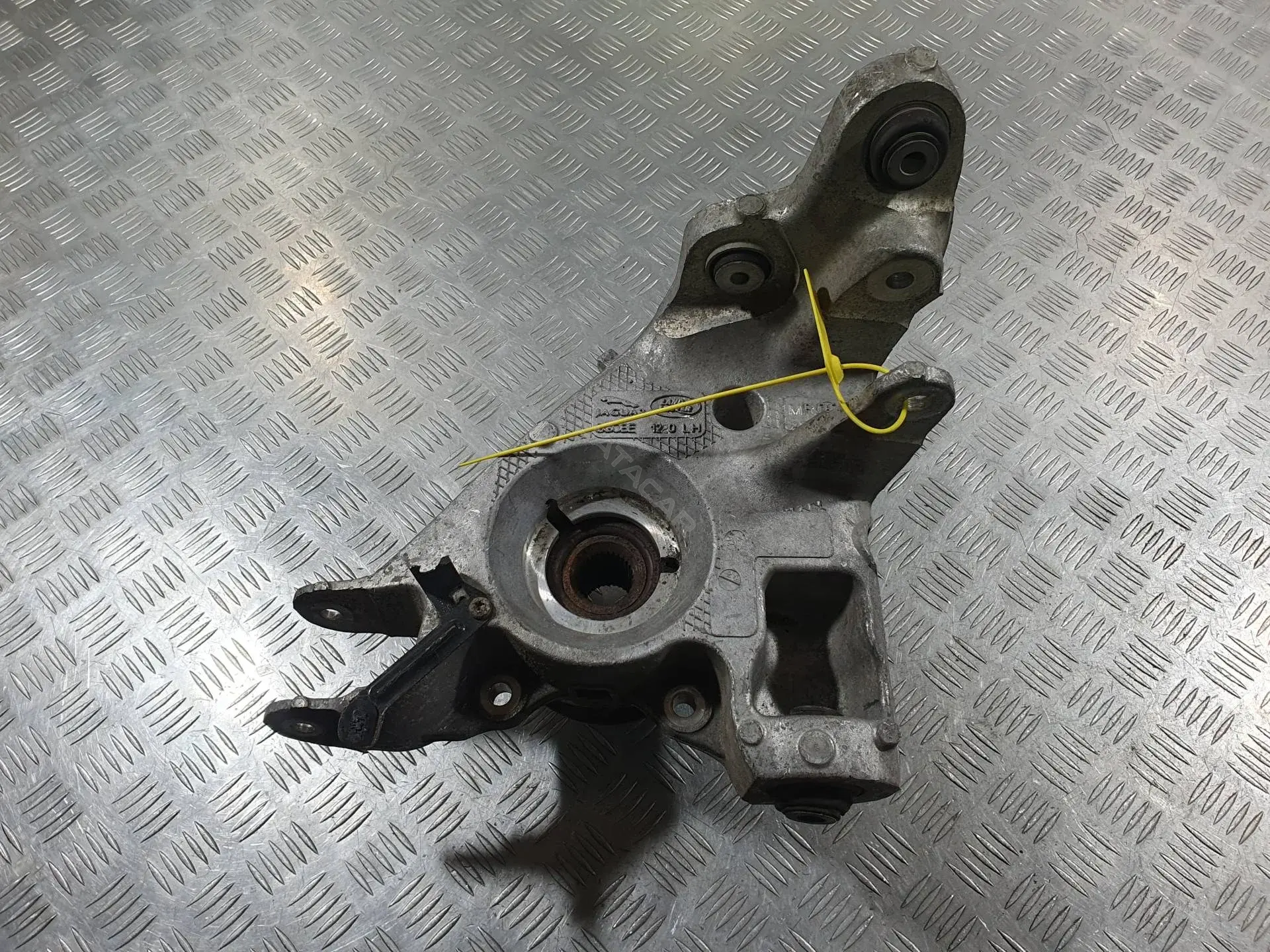 Поворотный кулак GX635A971AE, GX63-5A971-AF, GX73 1109 CA