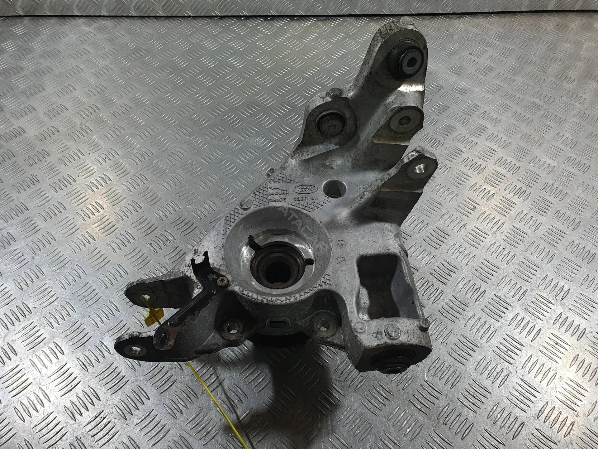 Поворотный кулак GX635A971AE, GX63-5A971-AF, GX73 1109 CA