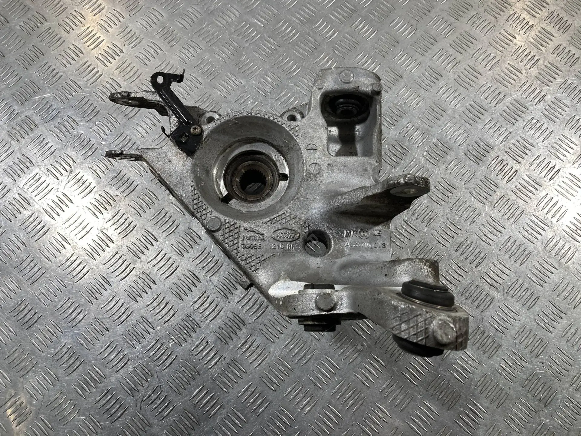Поворотный кулак GX635A970AE, T2H24275, T2H45759