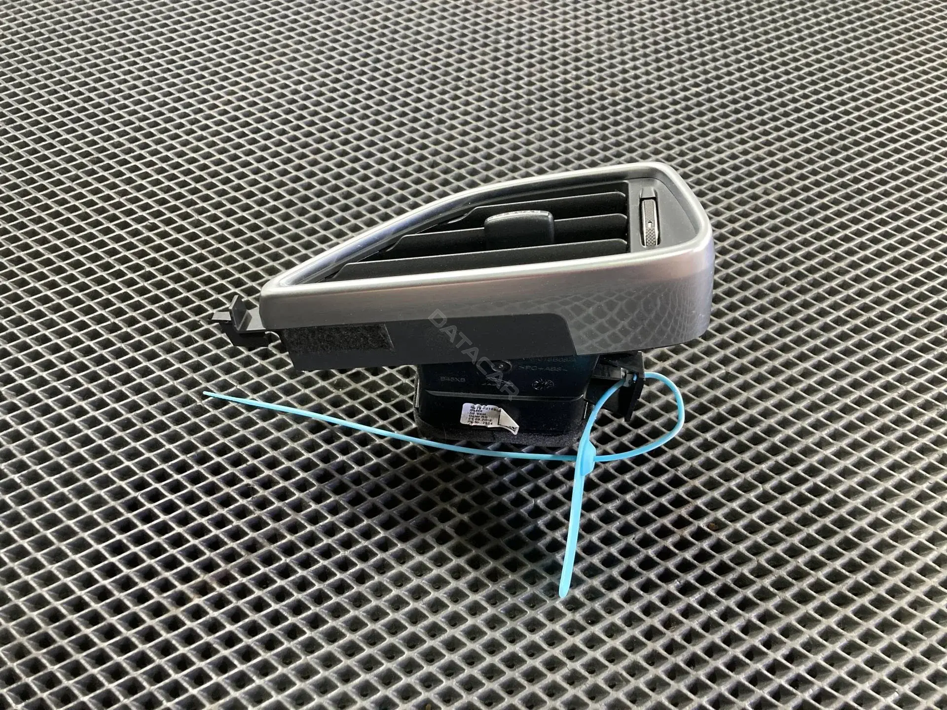 Дефлектор обдува салона HX73018B08A, T4A12747