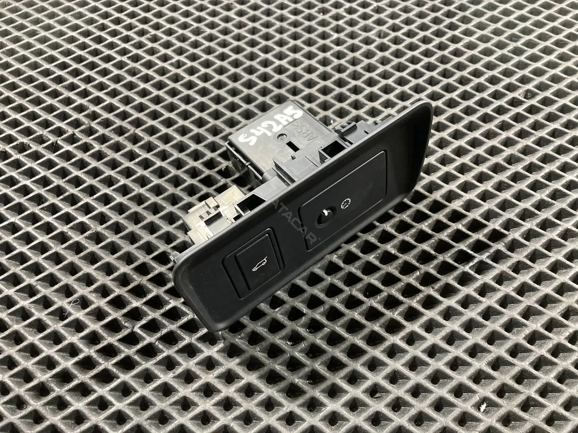 Кнопка крышки багажника FK7211654BC, LR038676, LR060998