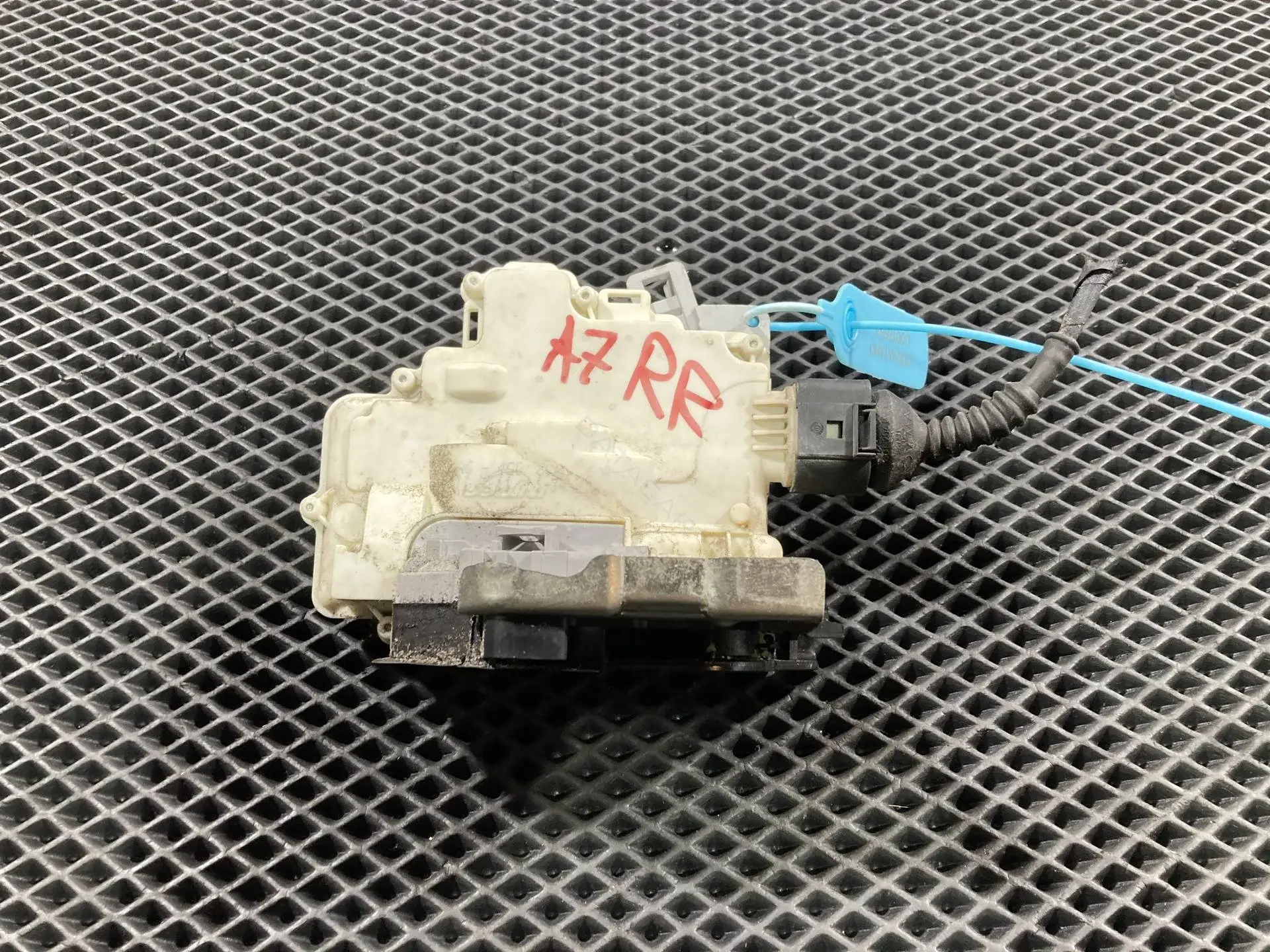 Замок двери 4G0839016A
