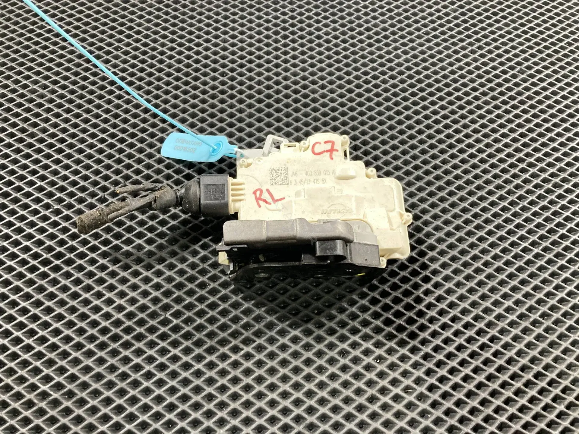 Замок двери 4G0839015A