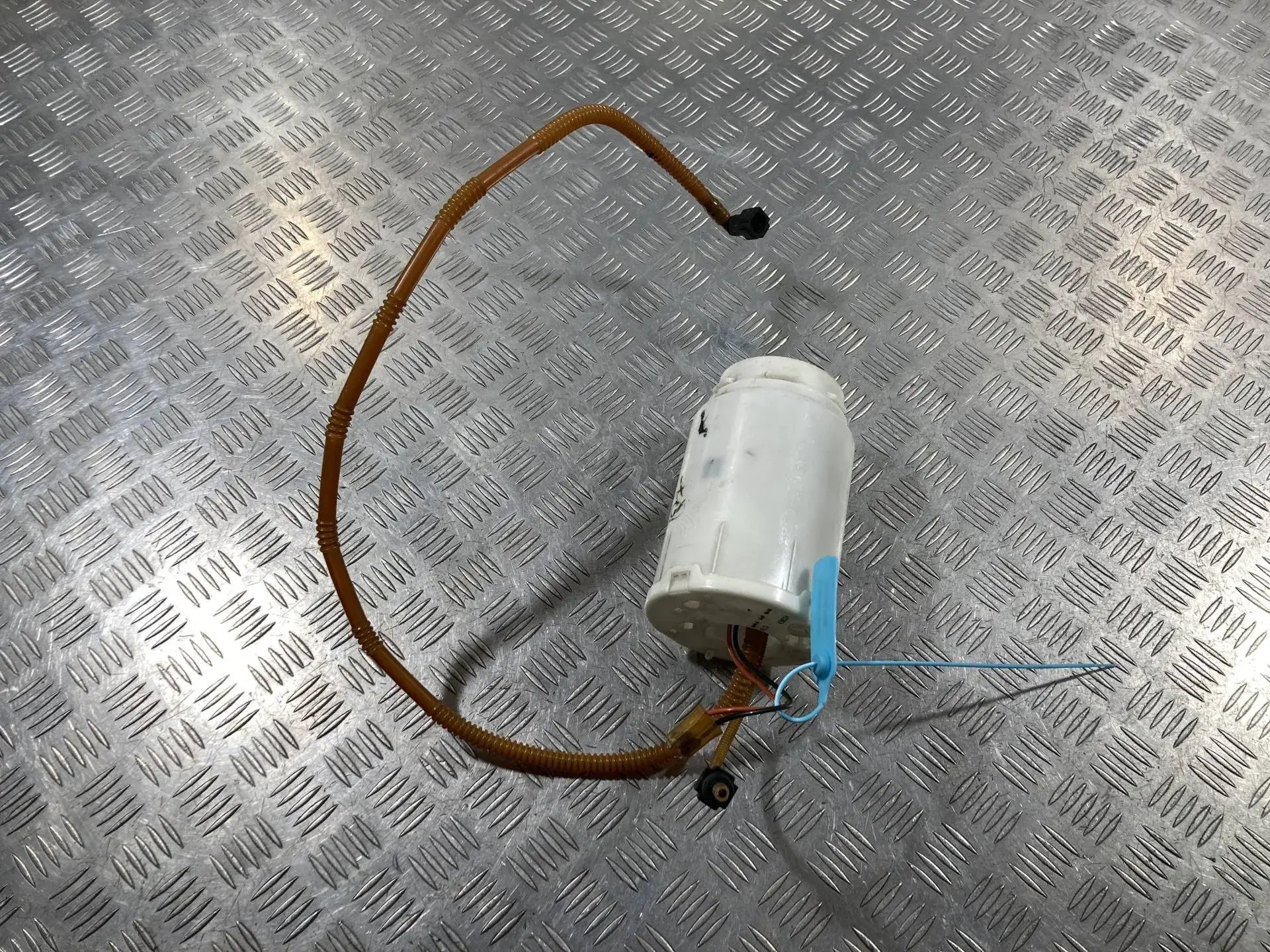 Топливный насос 4L0919087