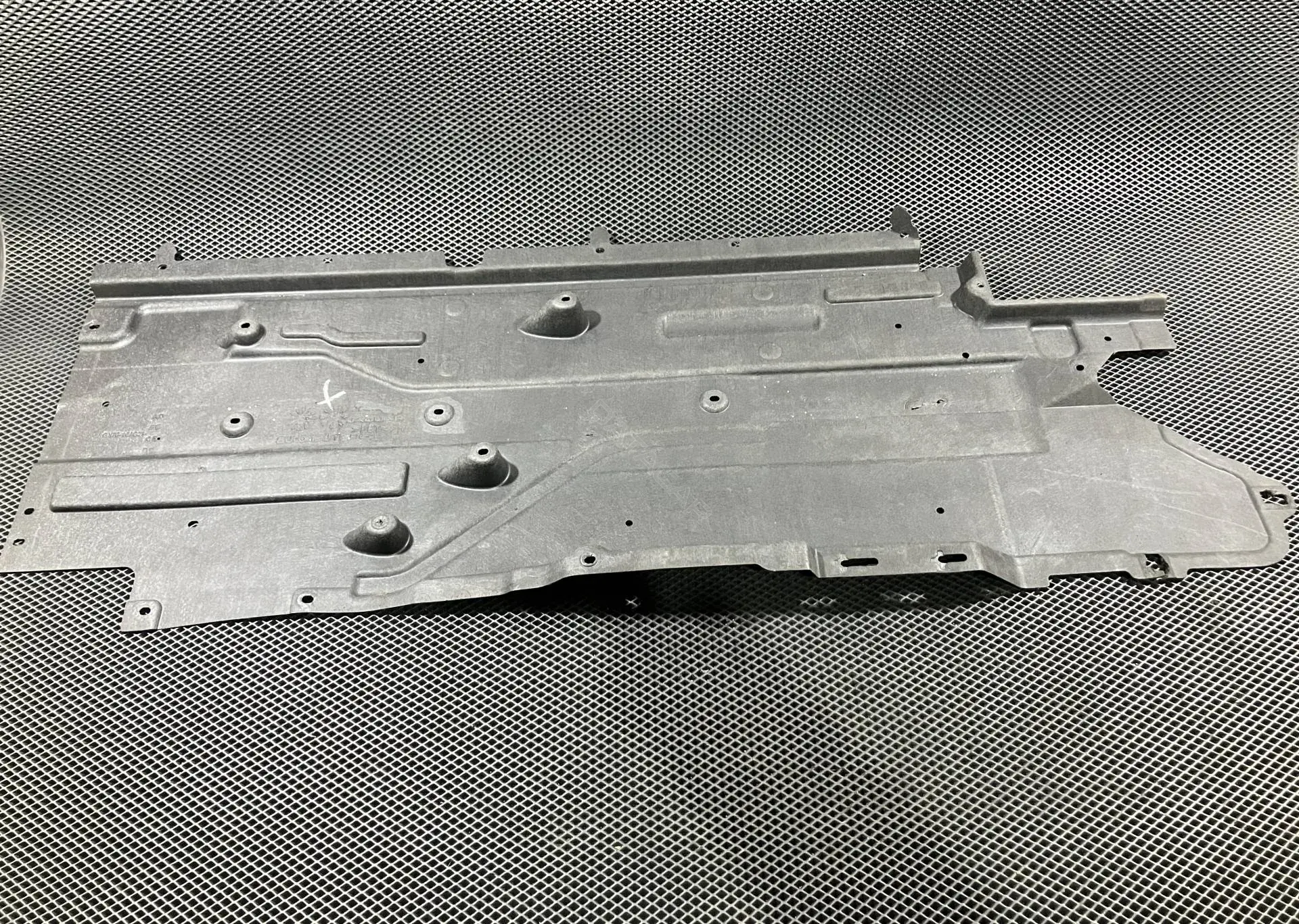 Защита днища GX73-104C21-CE