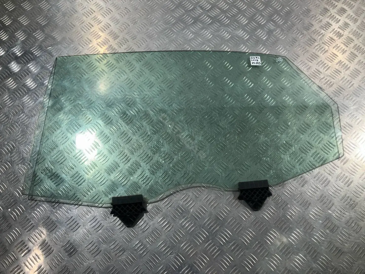 Стекло двери 4E0845025D