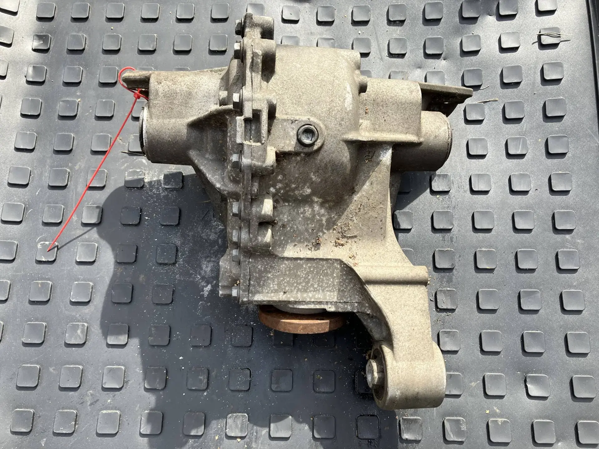 Редуктор заднего моста AH22-4W063-BC, LR017327