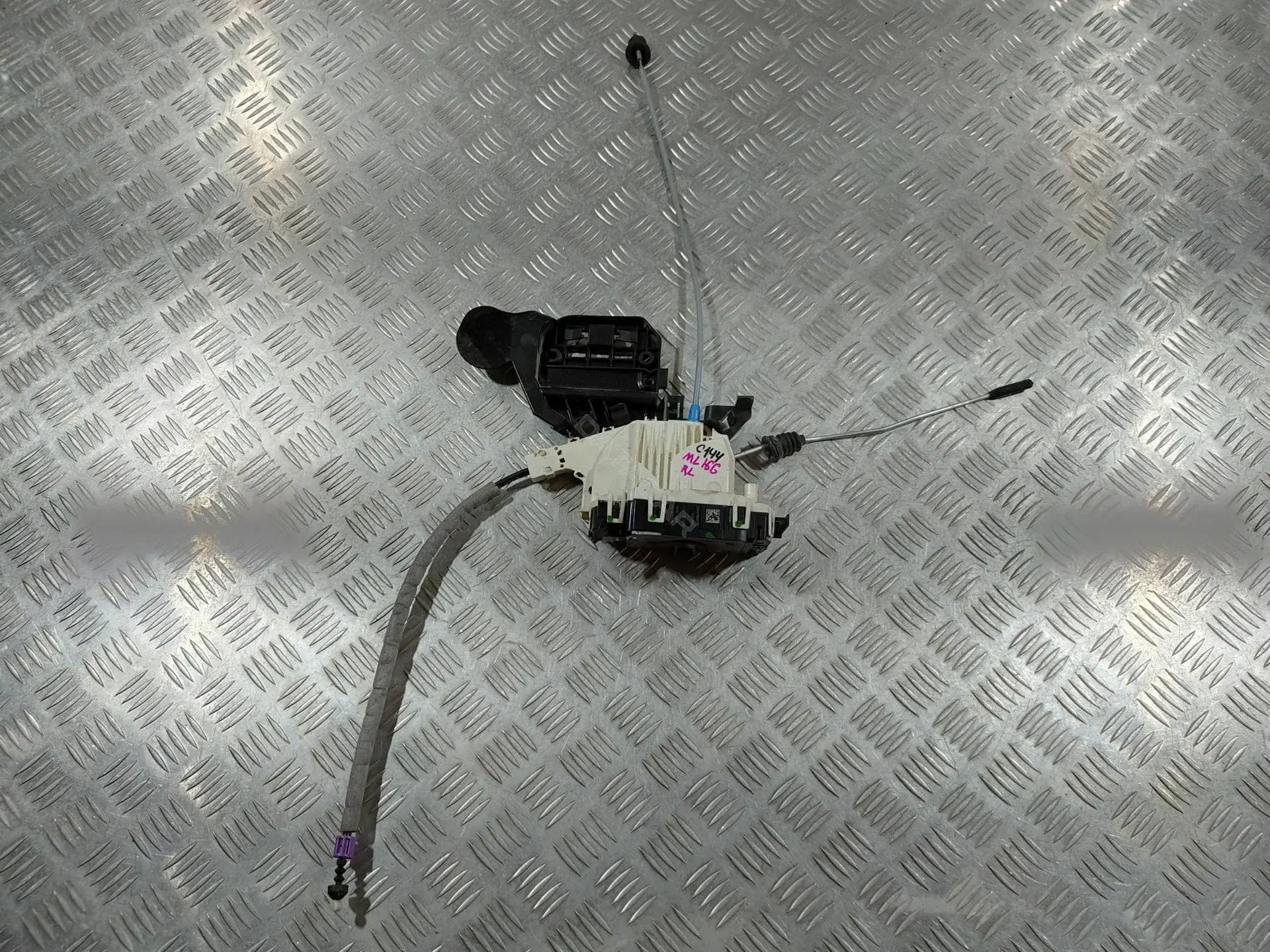 Замок двери A1667230314, A2047302735
