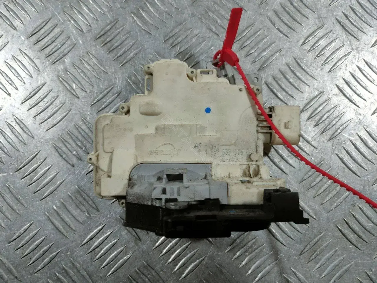 Замок двери 3C4839016D
