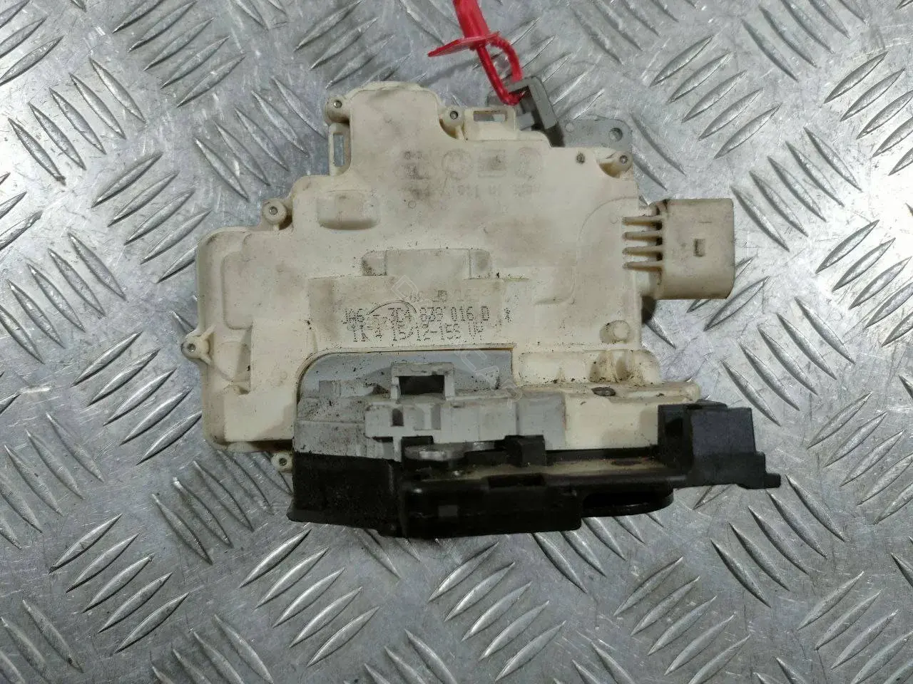 Замок двери 3C4839016D