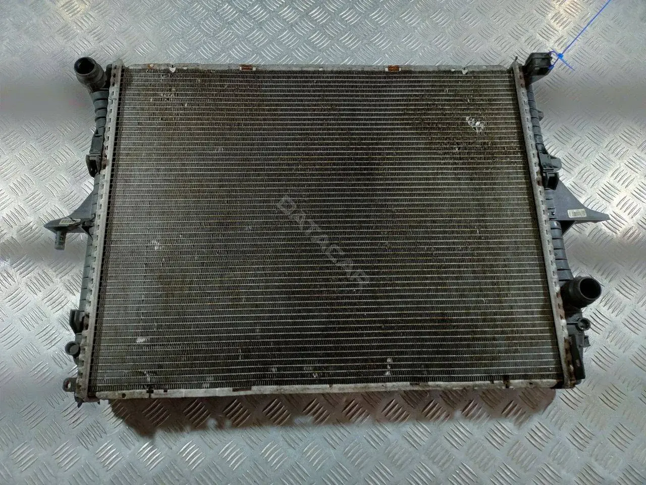 Радиатор охлаждения 7L6121253K