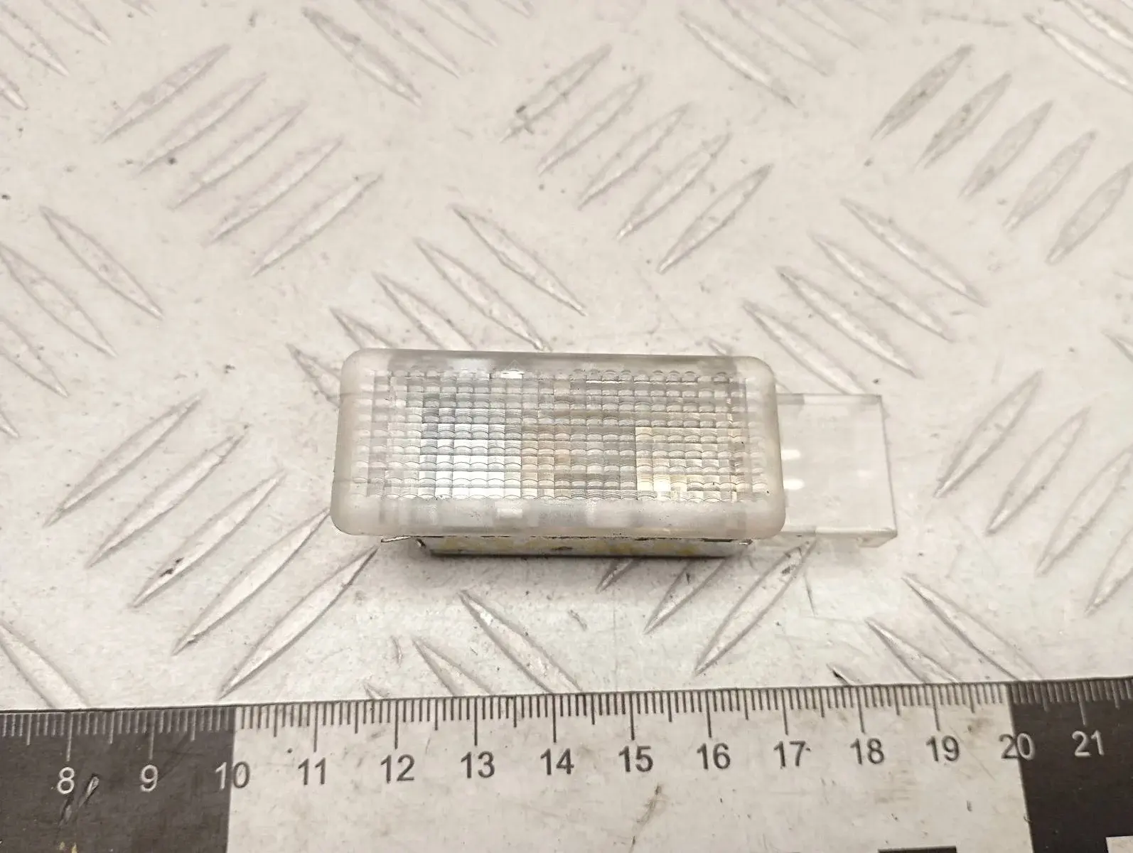 Плафон освещения салона 6L0947565