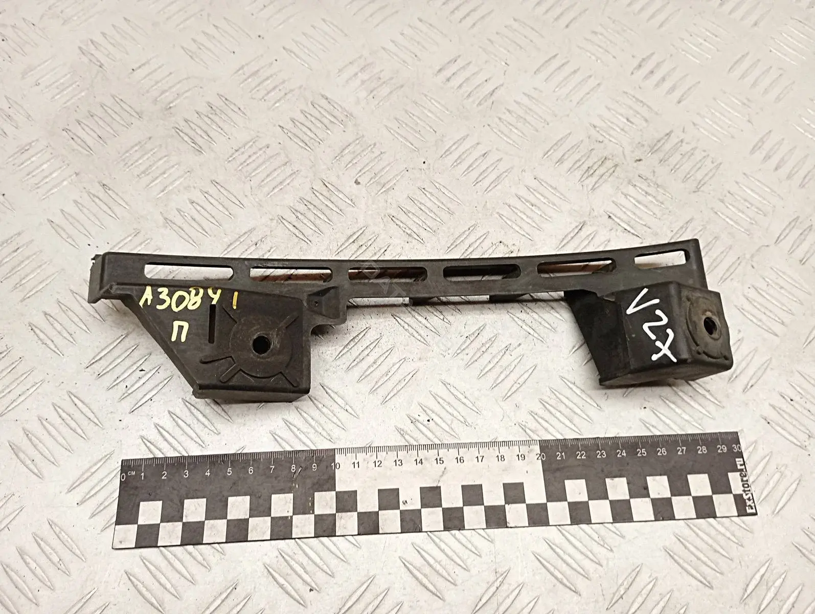Кронштейн-направляющая бампера 1T0807890A, 1T0807890B, 1T0807899B