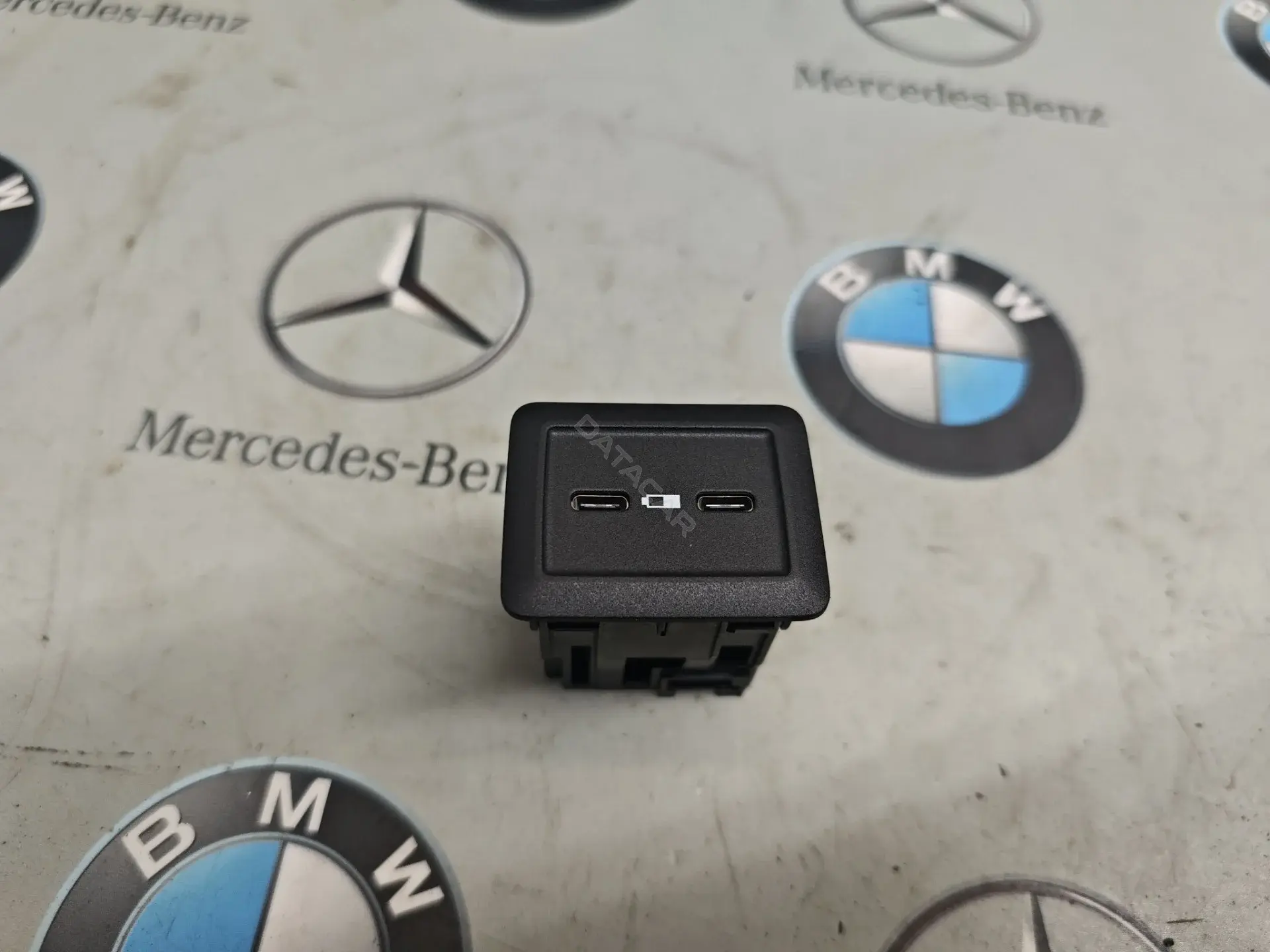 Разъем AUX / USB A2538206200