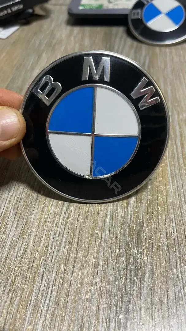Эмблема 8132375