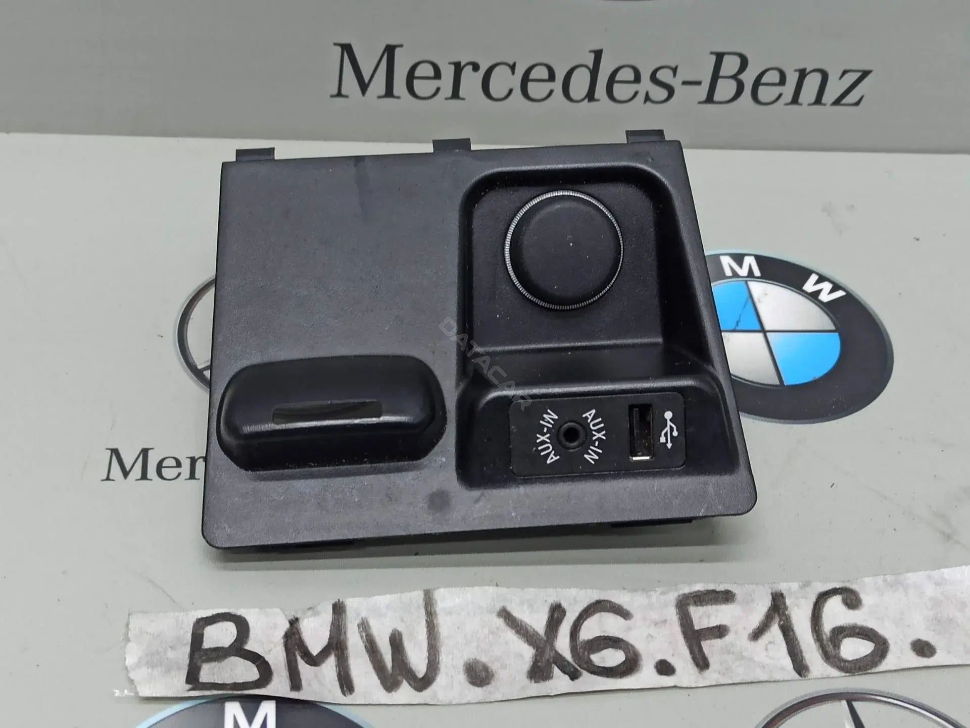 Разъем AUX / USB 9266607