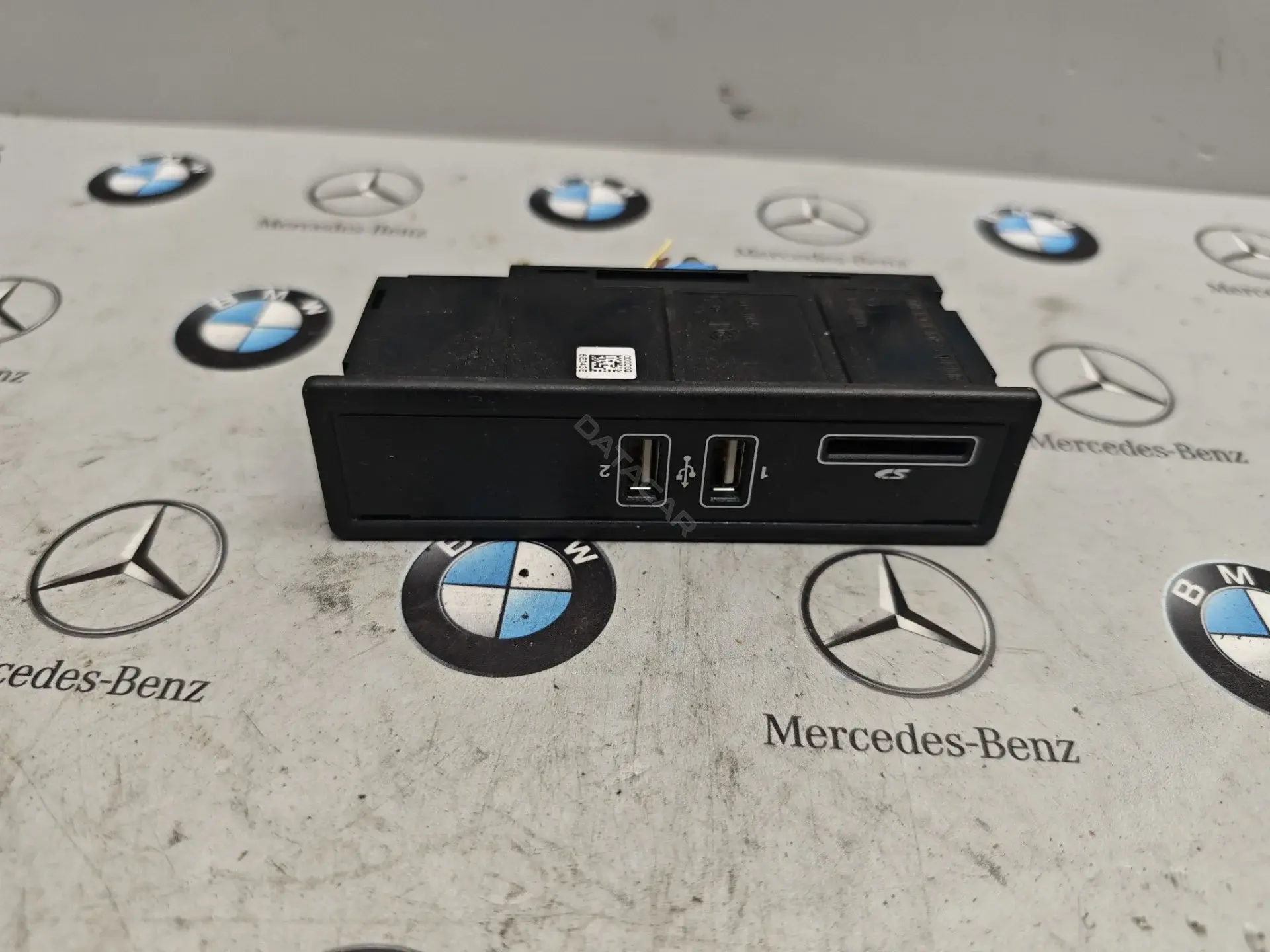 Разъем AUX / USB A2058200226