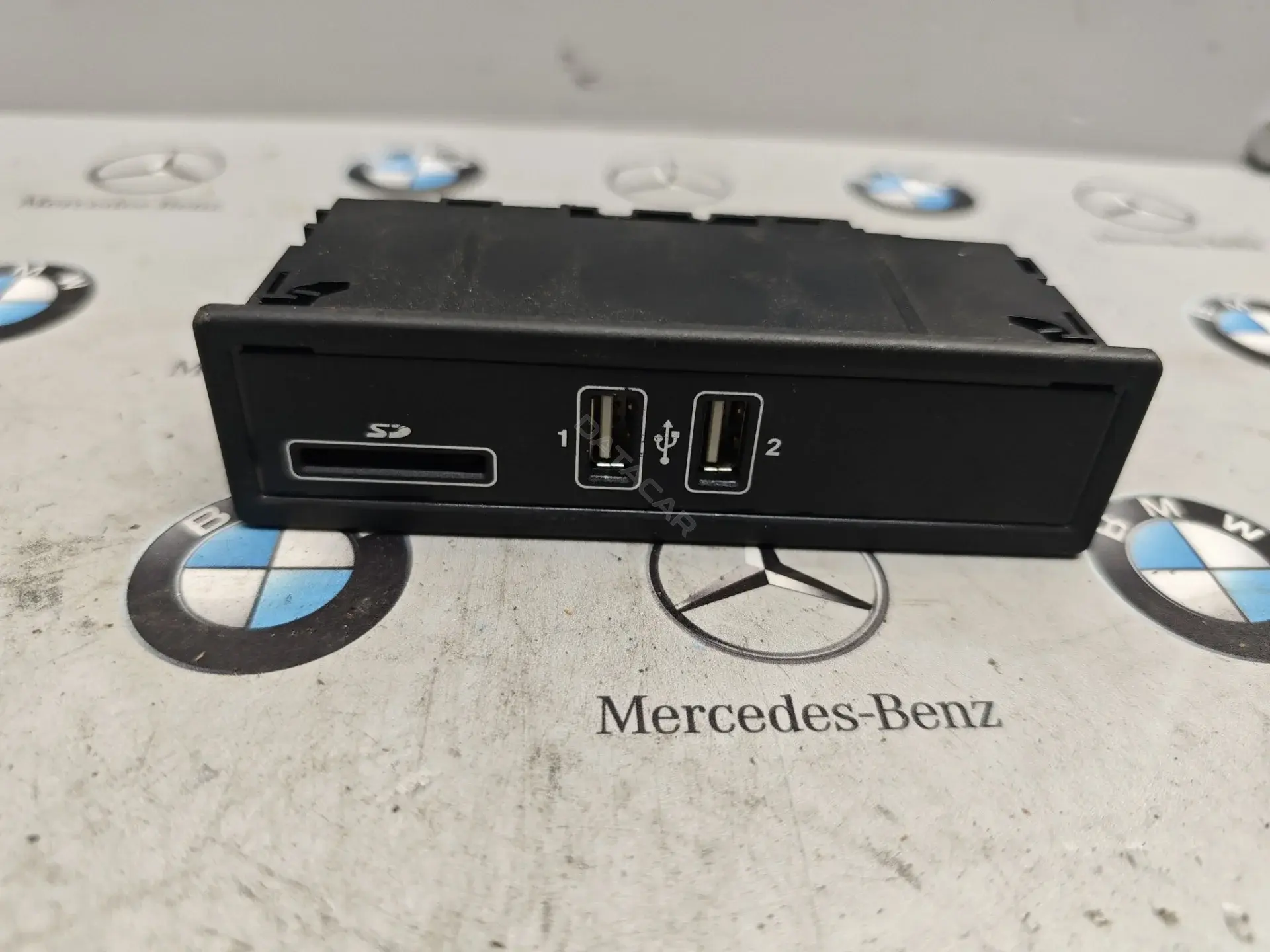 Разъем AUX / USB A2058200226