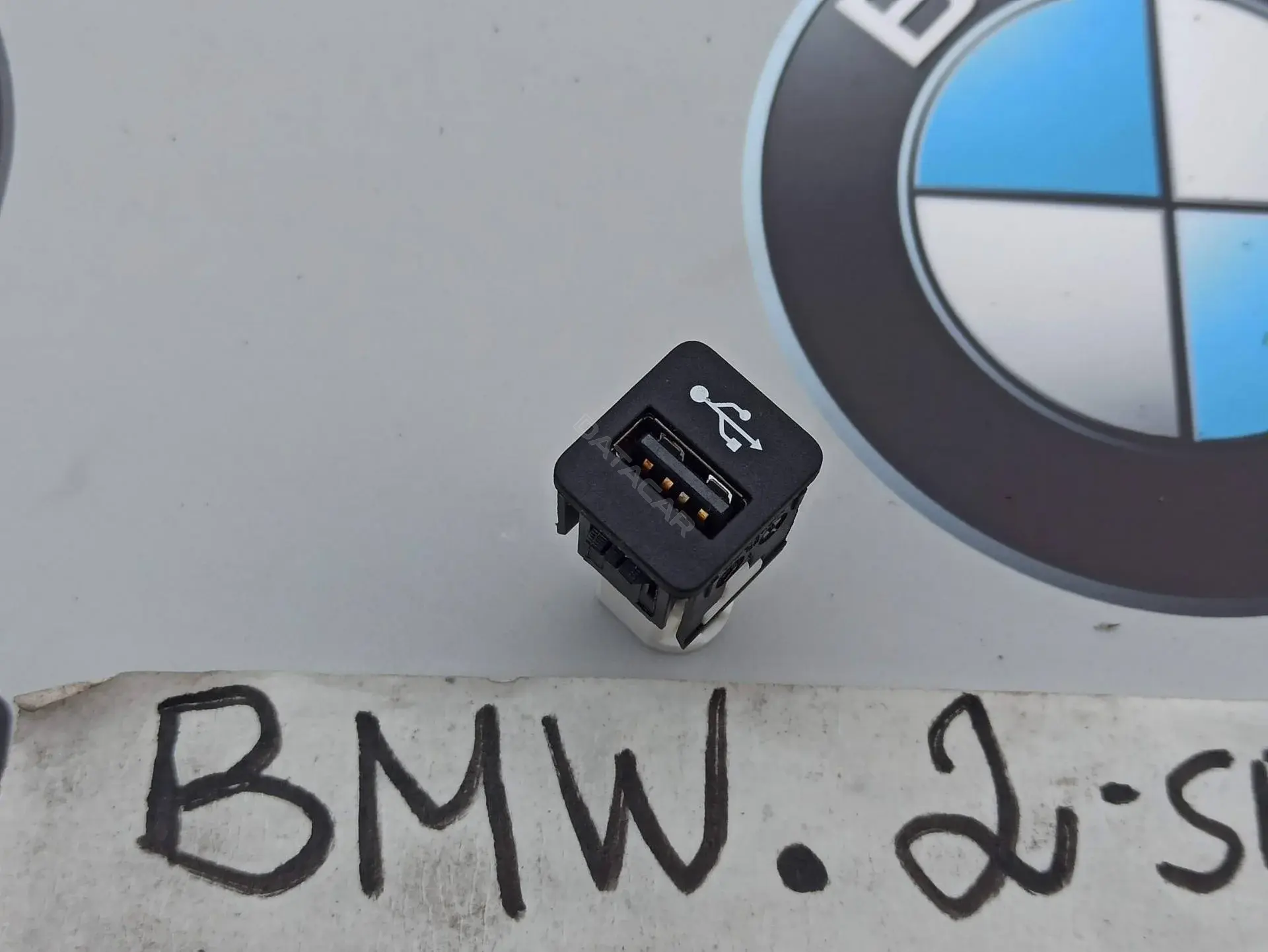 Разъем AUX / USB 9229294