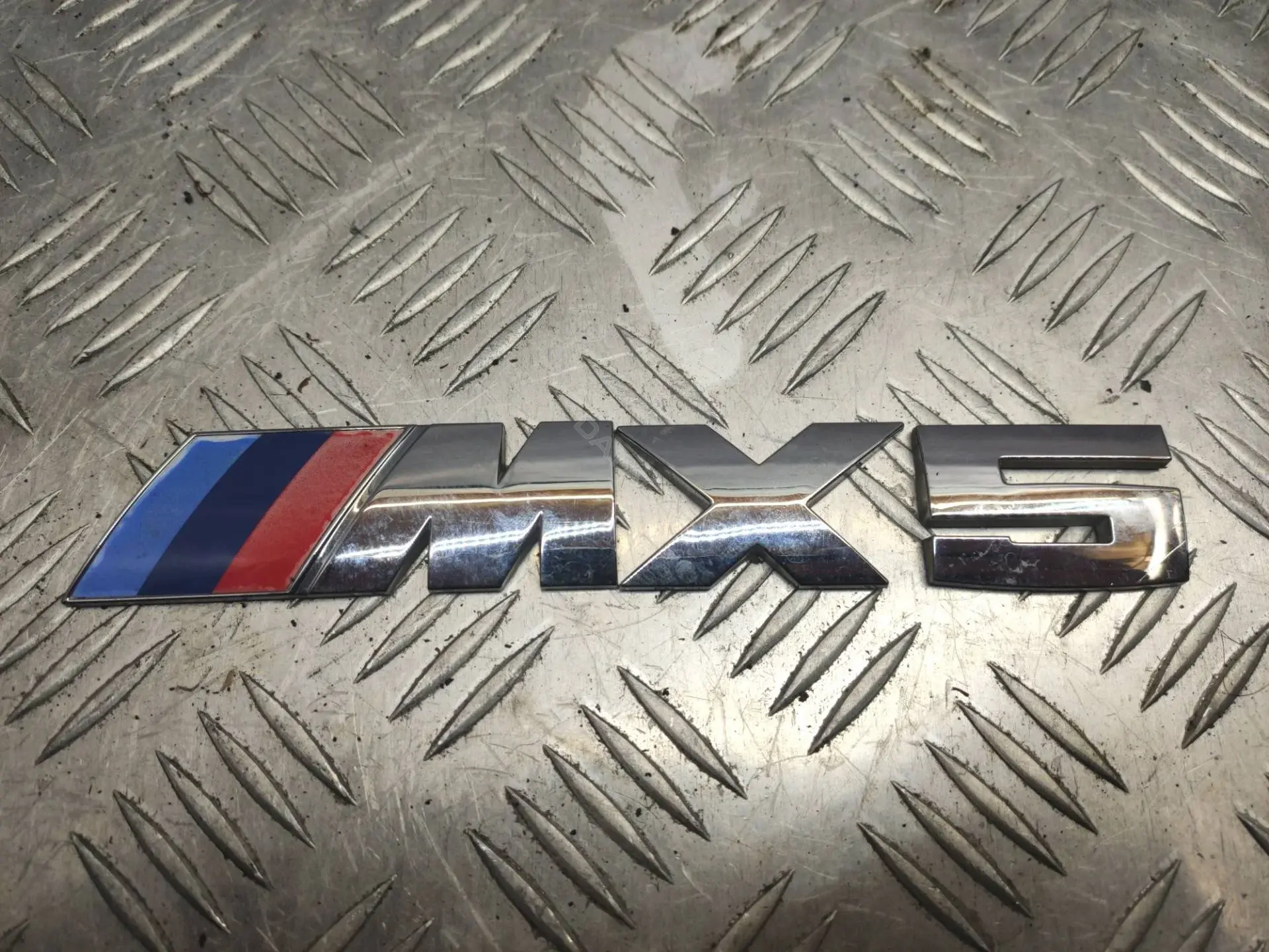 Эмблема 8132375