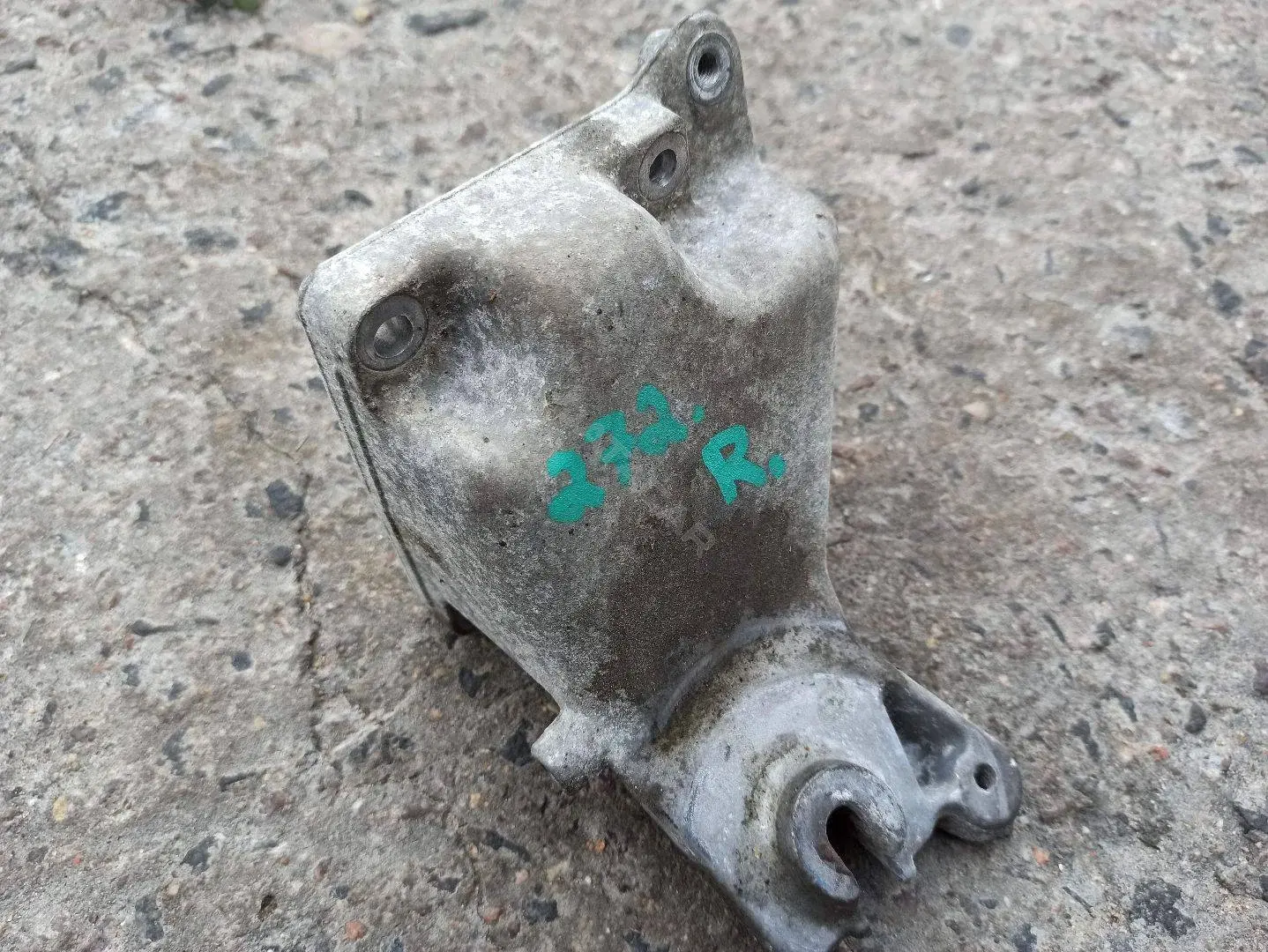 Кронштейн двигателя A2722231004