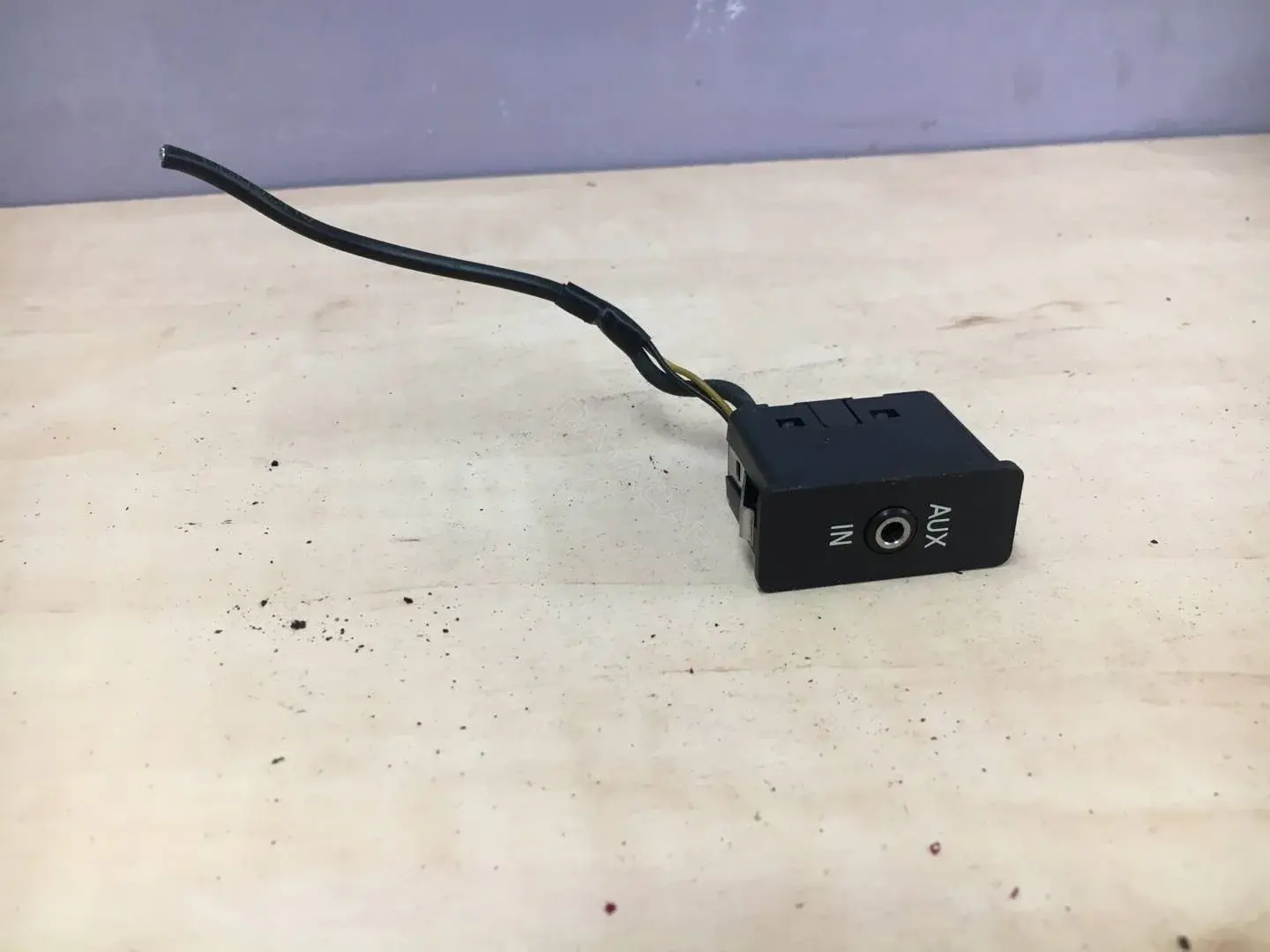 Разъем AUX / USB 6930561