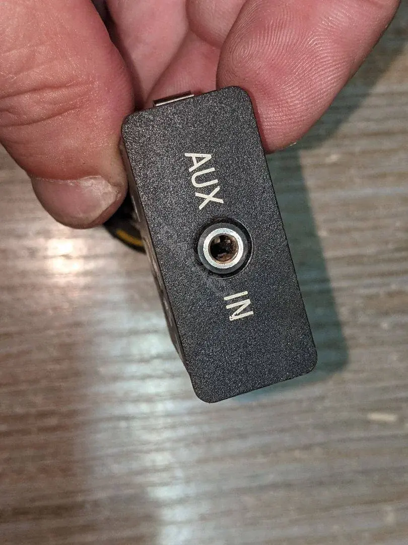 Разъем AUX / USB 61316986791, 6986791