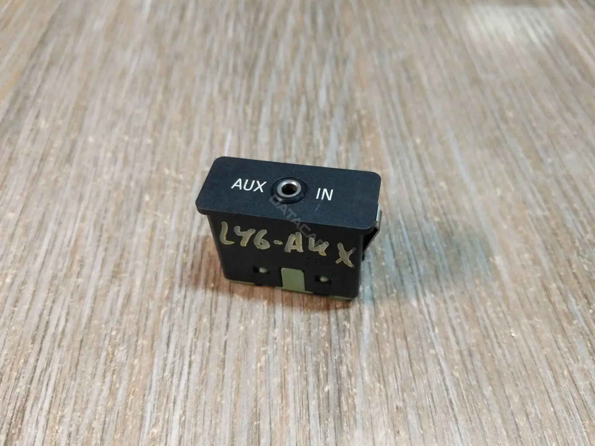 Разъем AUX / USB 61316986791, 6986791
