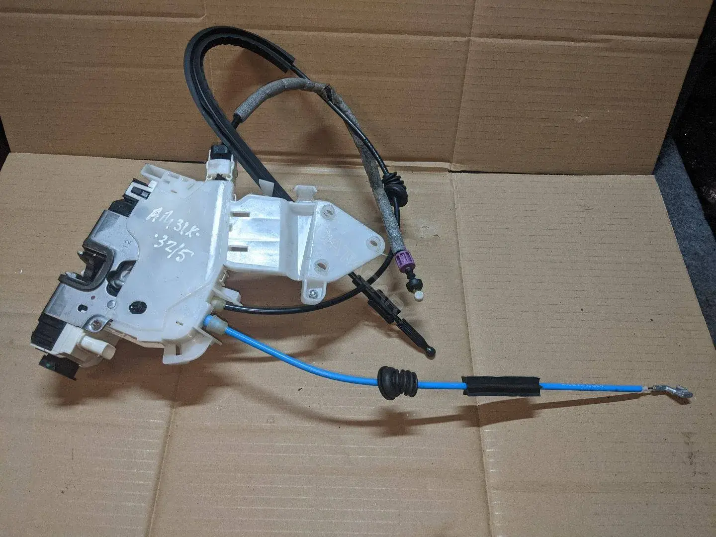 Замок двери A0997300435