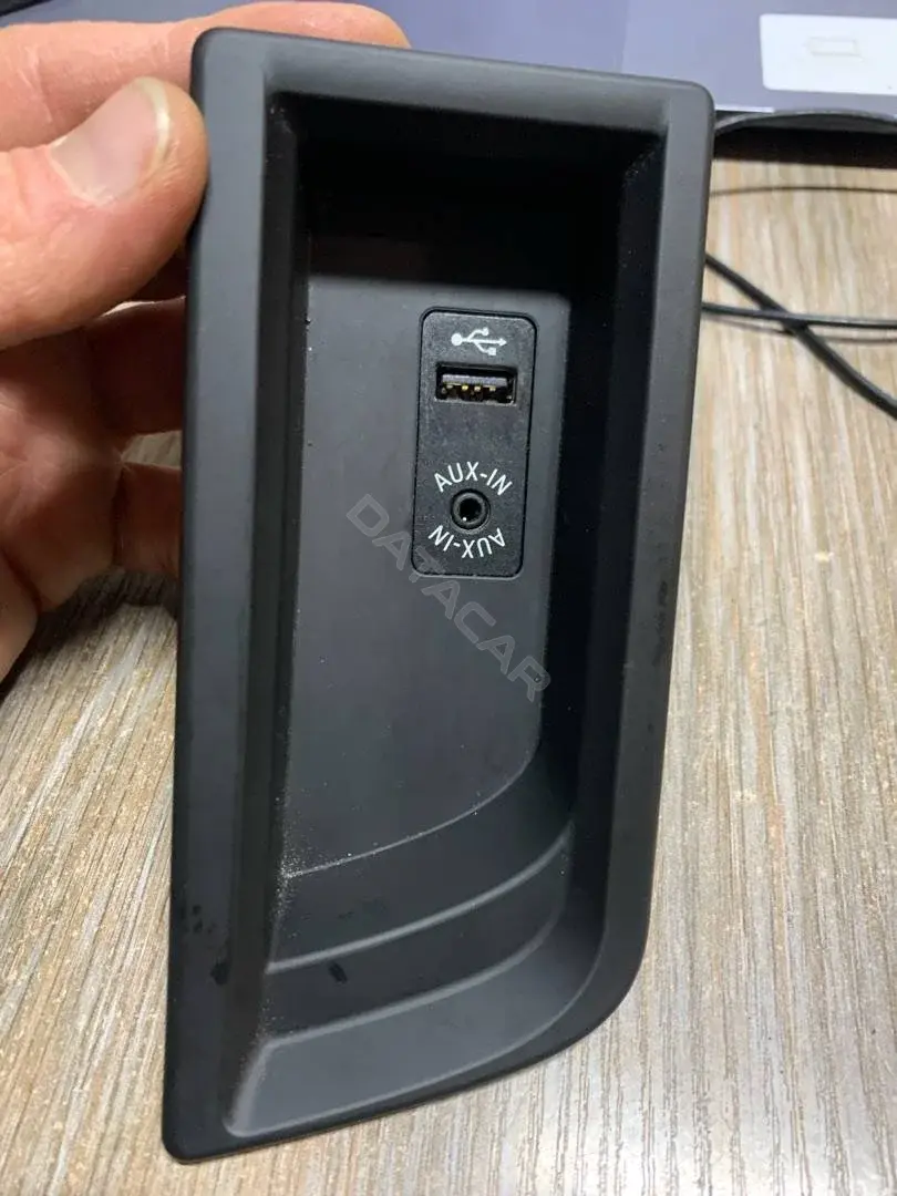Разъем AUX / USB 51169207357, 84109229247