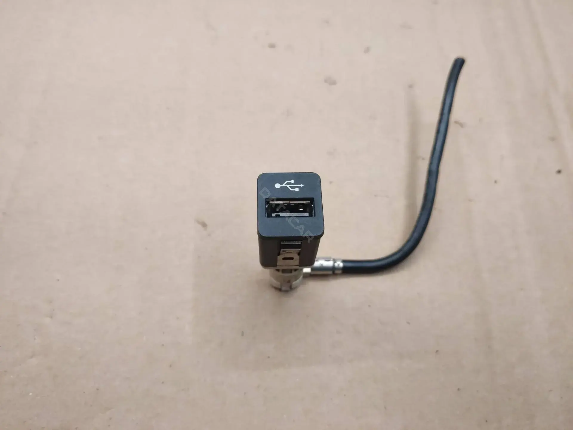 Разъем AUX / USB 9167196