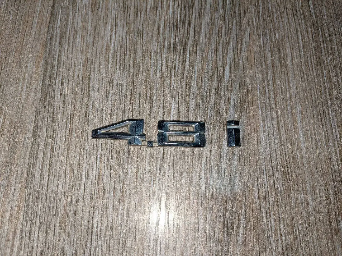 Эмблема 8132375