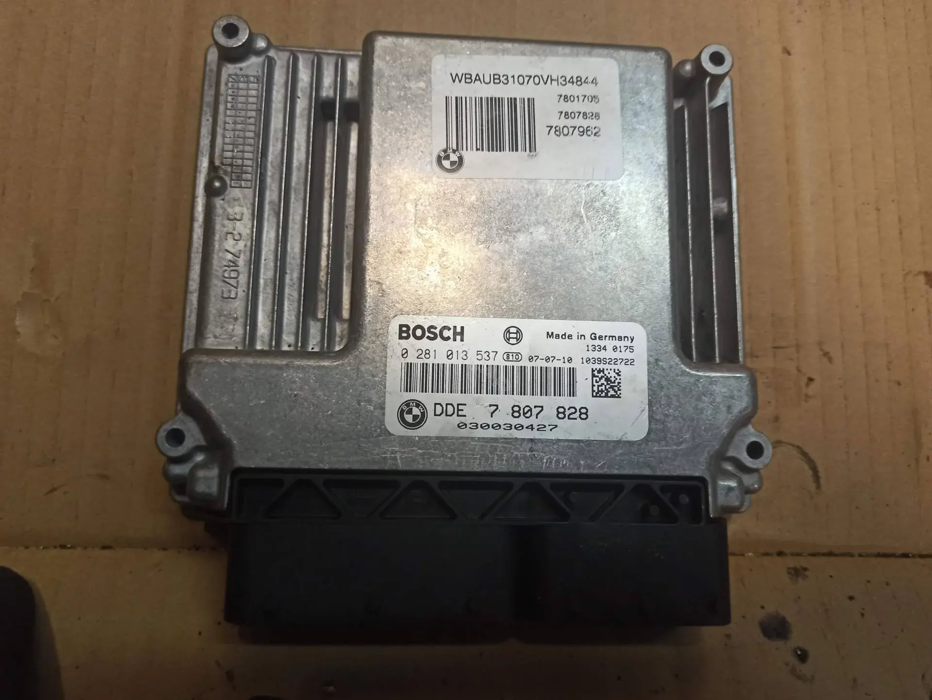 Блок управления двигателем 7807828