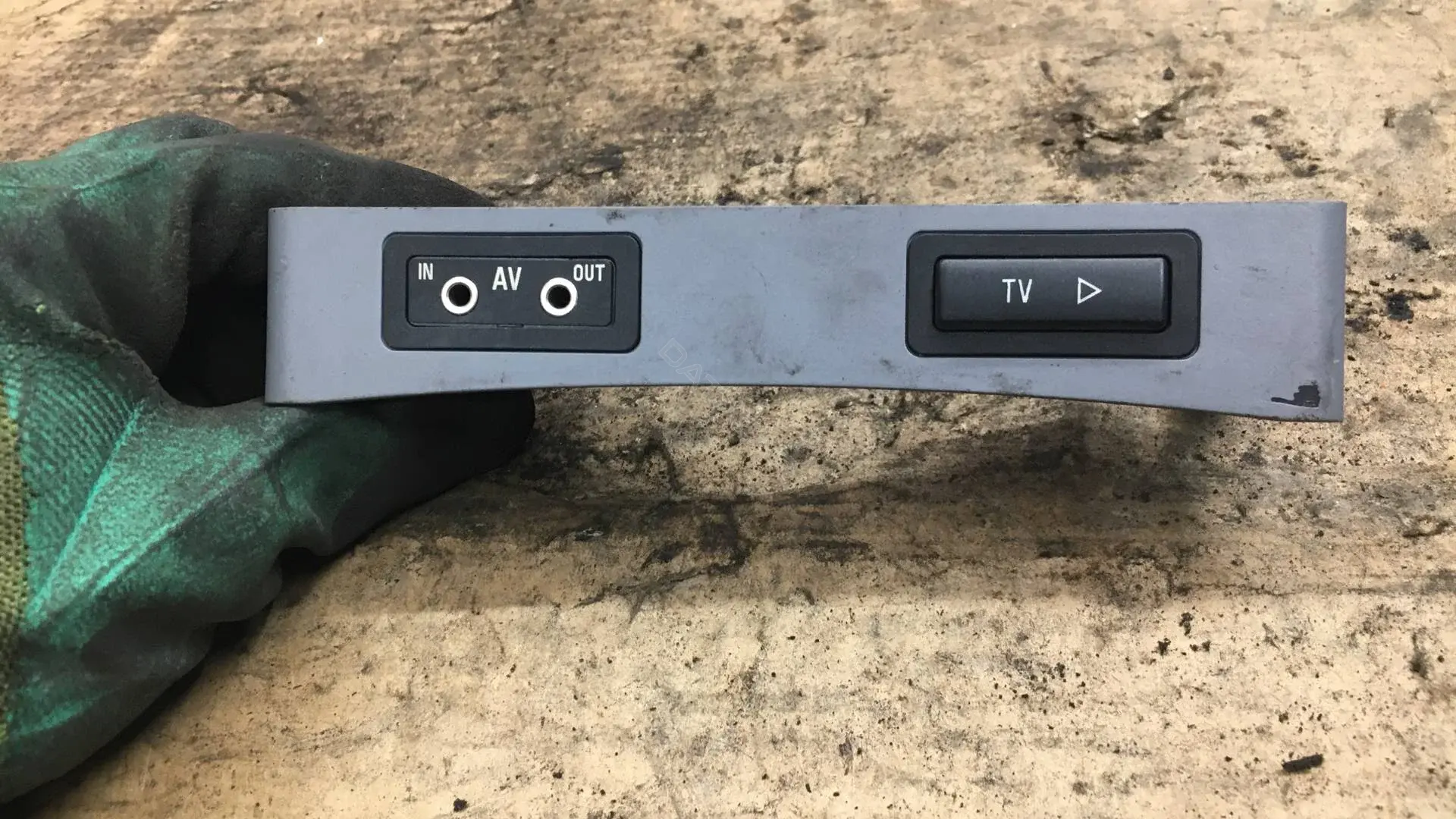 Разъем AUX / USB 8368346