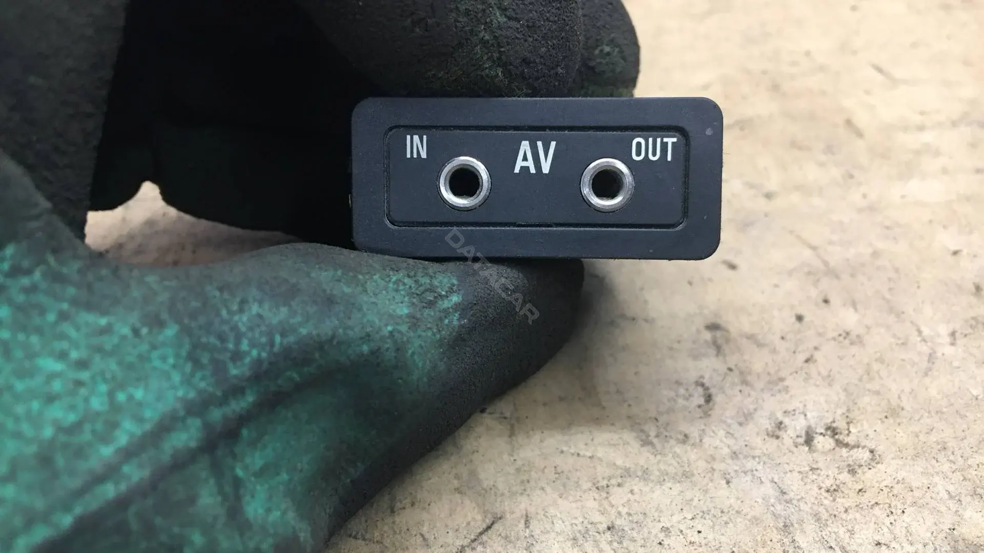 Разъем AUX / USB 8368346