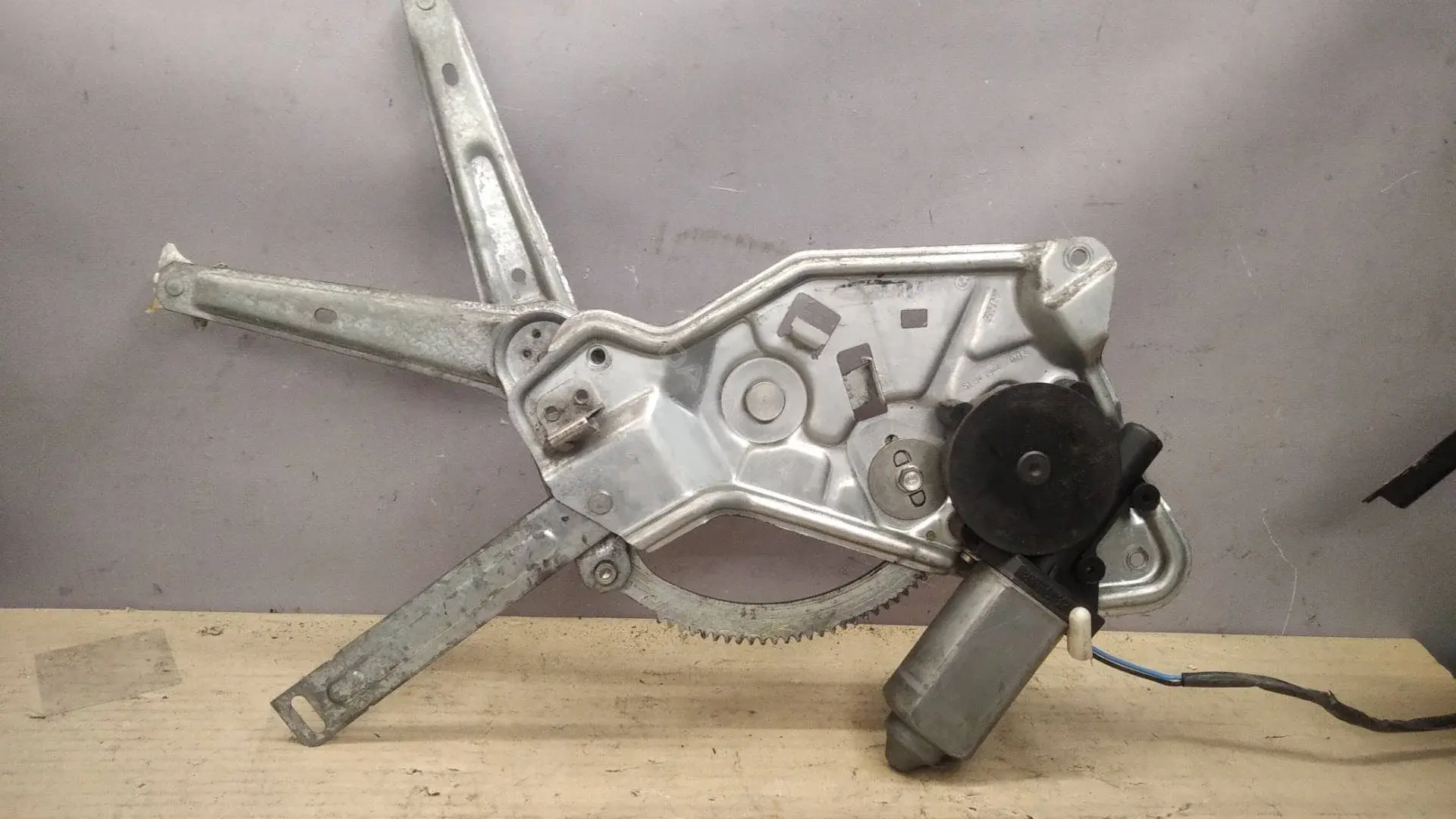 Стеклоподъемник 8359374