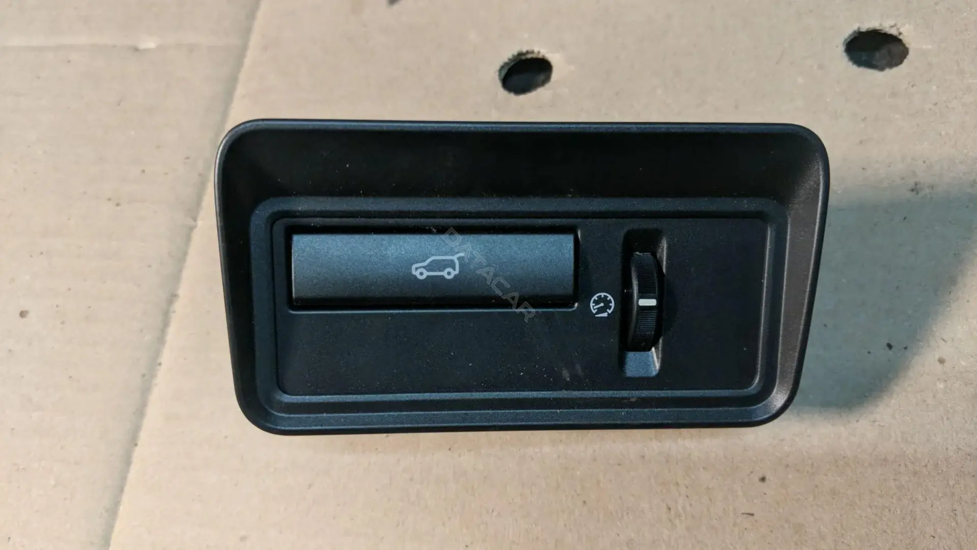 Кнопка крышки багажника BJ32-11654-BB