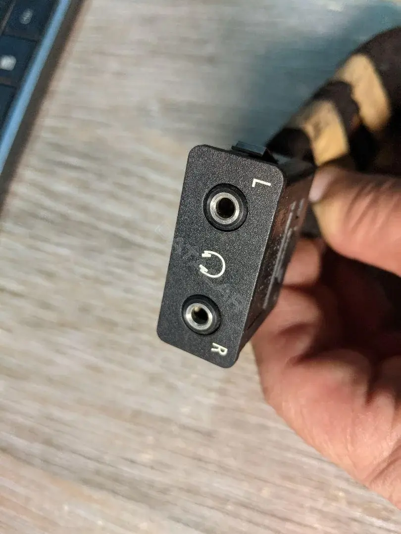 Разъем AUX / USB 61316930562, 6930562