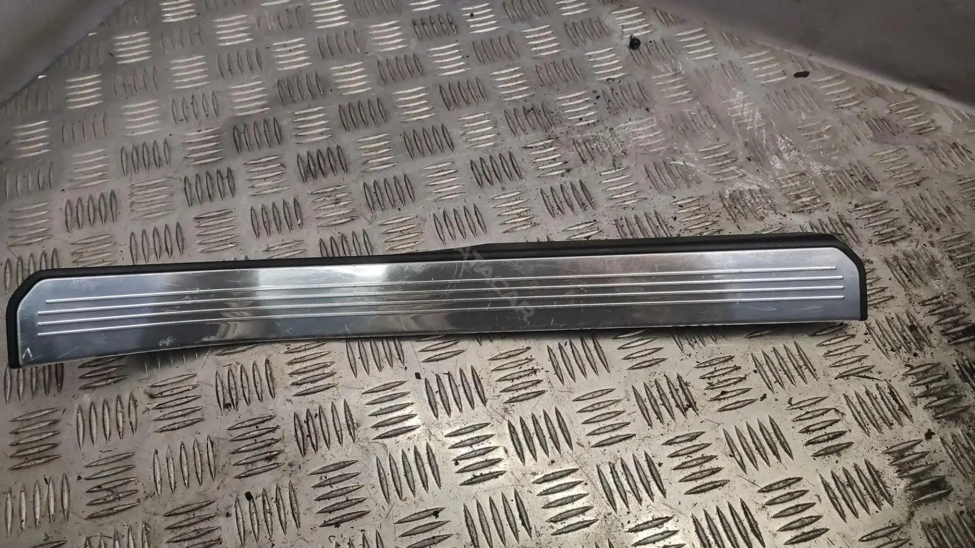 Накладка на порог 2216801835