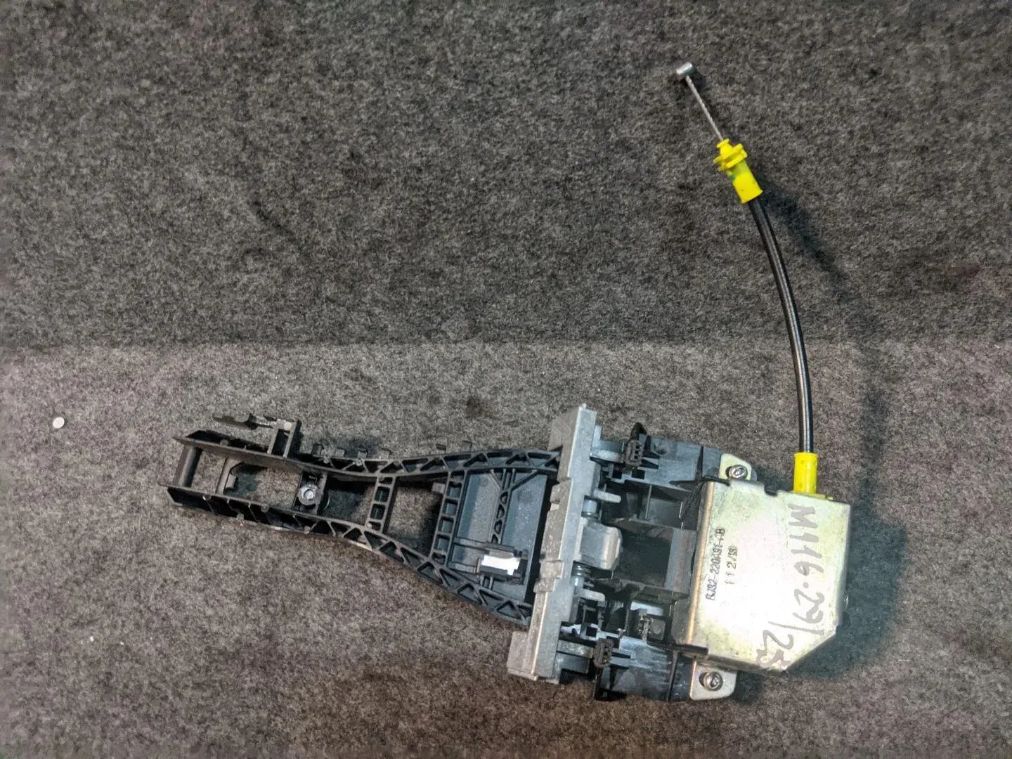 Ручка двери BJ32-203A29-AC, BJ32-220A91-AB