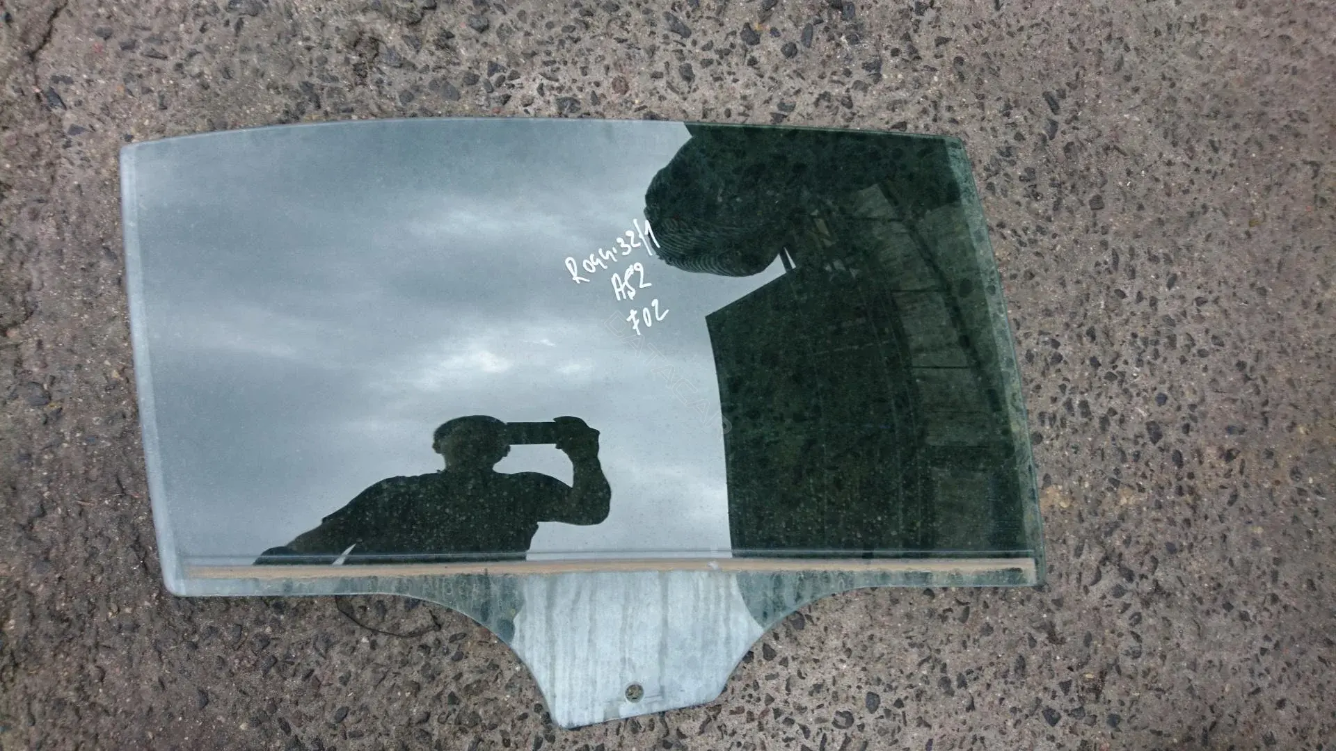 Стекло двери 51357182092