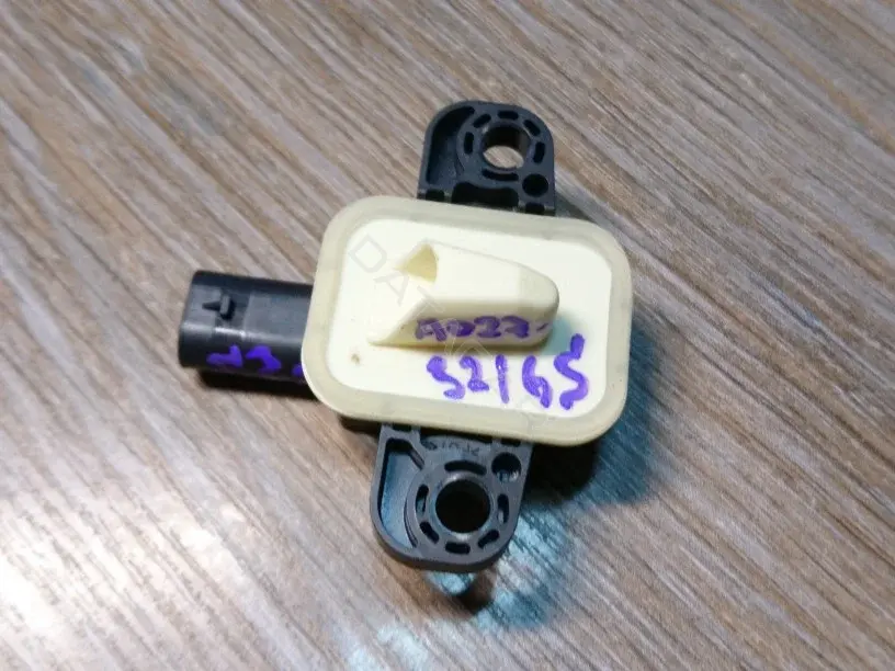 Датчик удара A1668210351