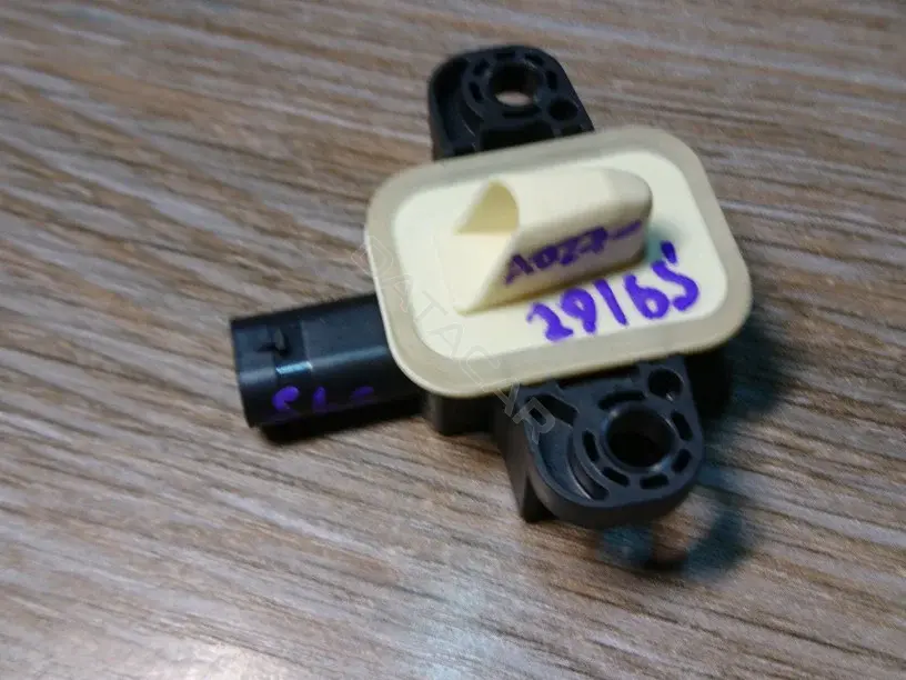 Датчик удара A1668210351