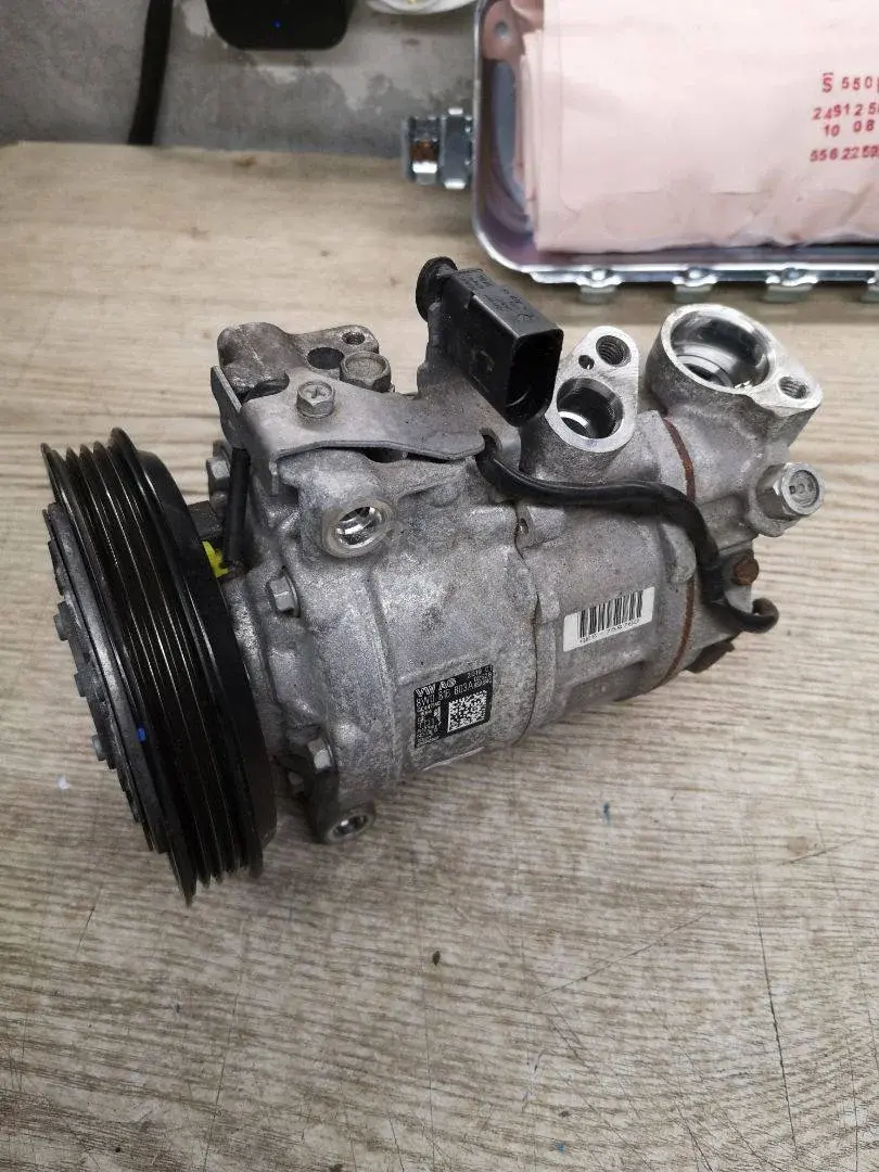 Компрессор кондиционера 8W0816803A