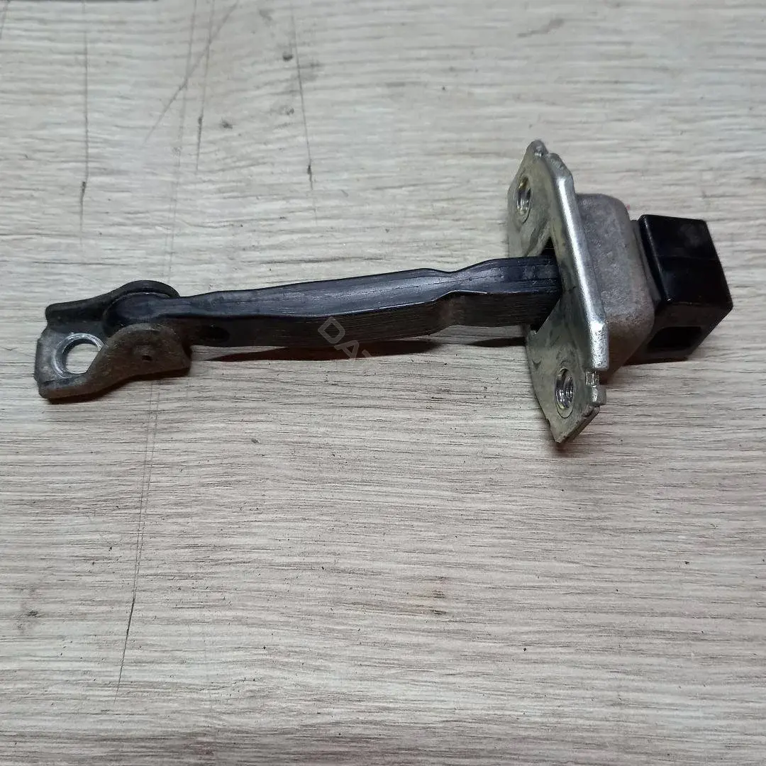 Ограничитель двери MR587946