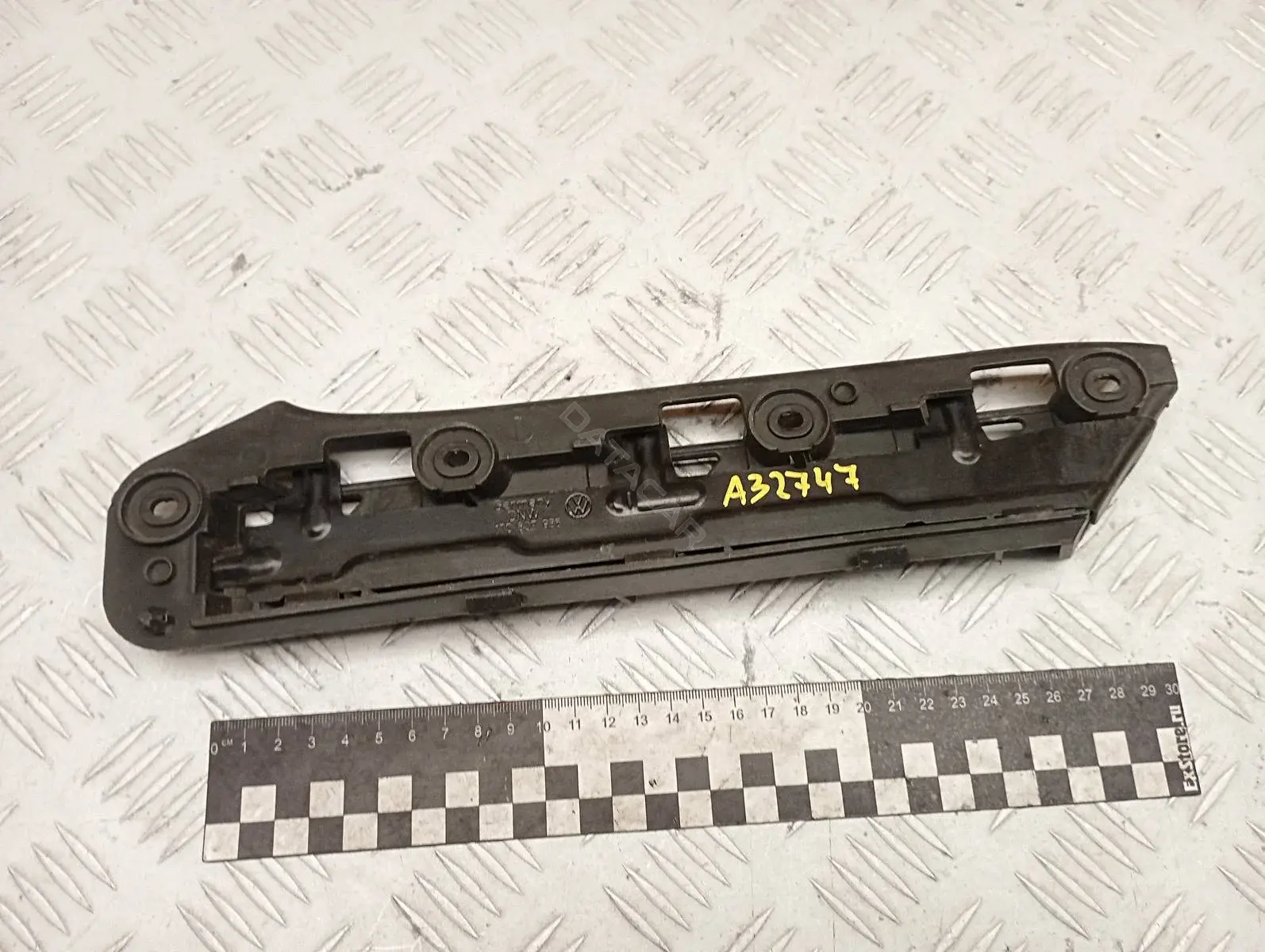 Кронштейн-направляющая бампера 00X10432, 100A10220, 141CE2603