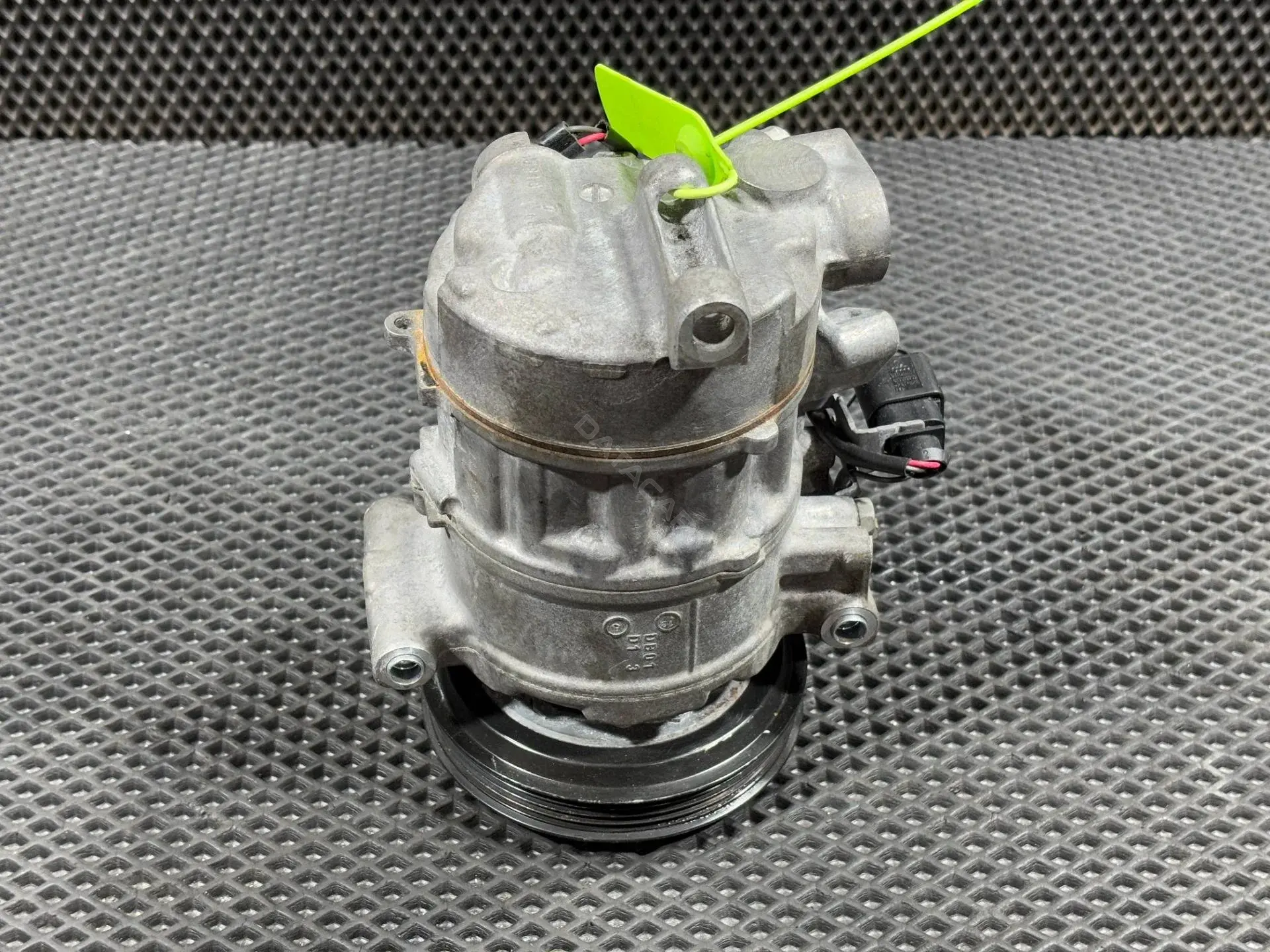 Компрессор кондиционера 8W0816803A